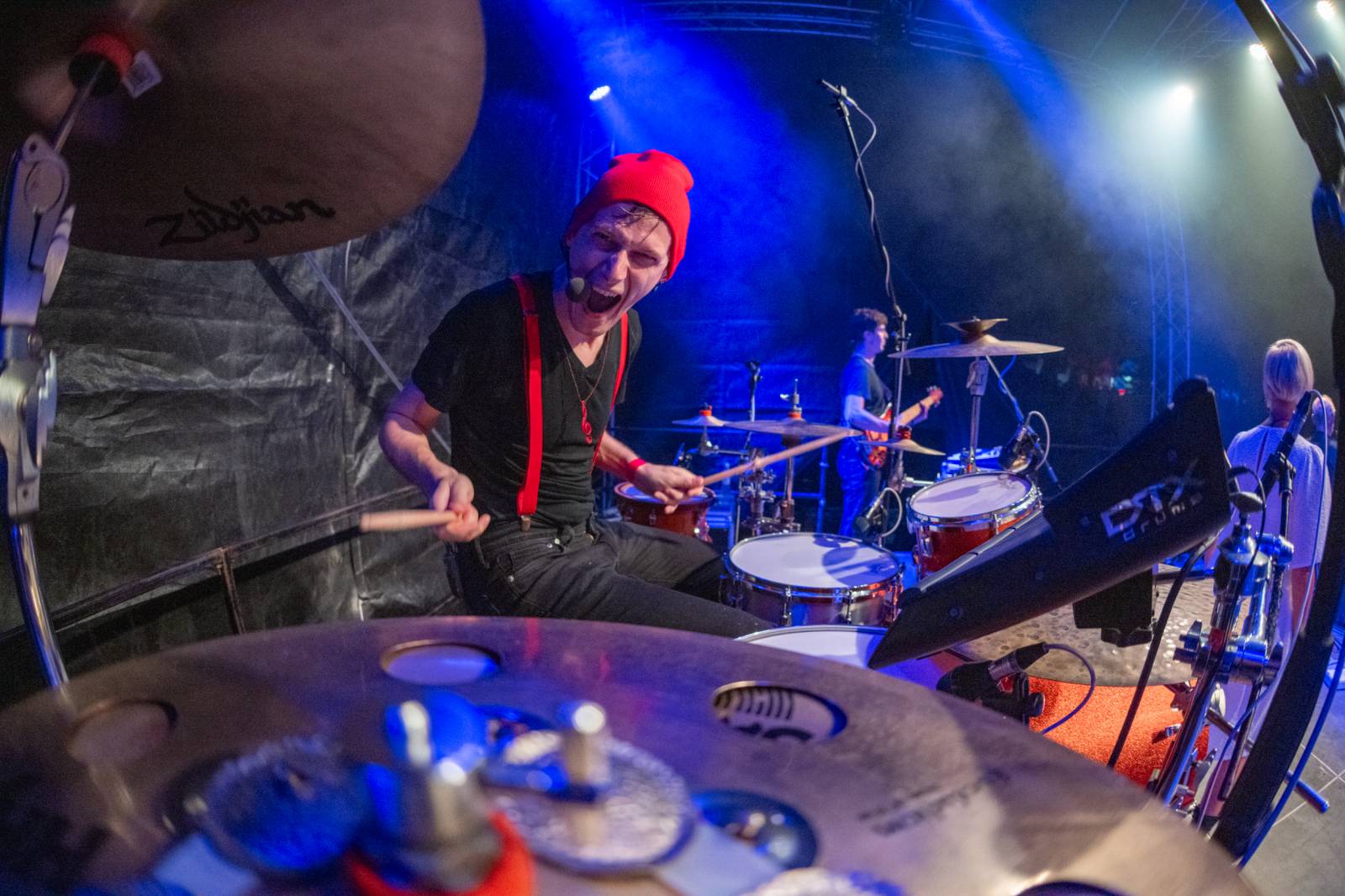 Čechomor zahrál na zámku, v Třešti roztančil celý areál