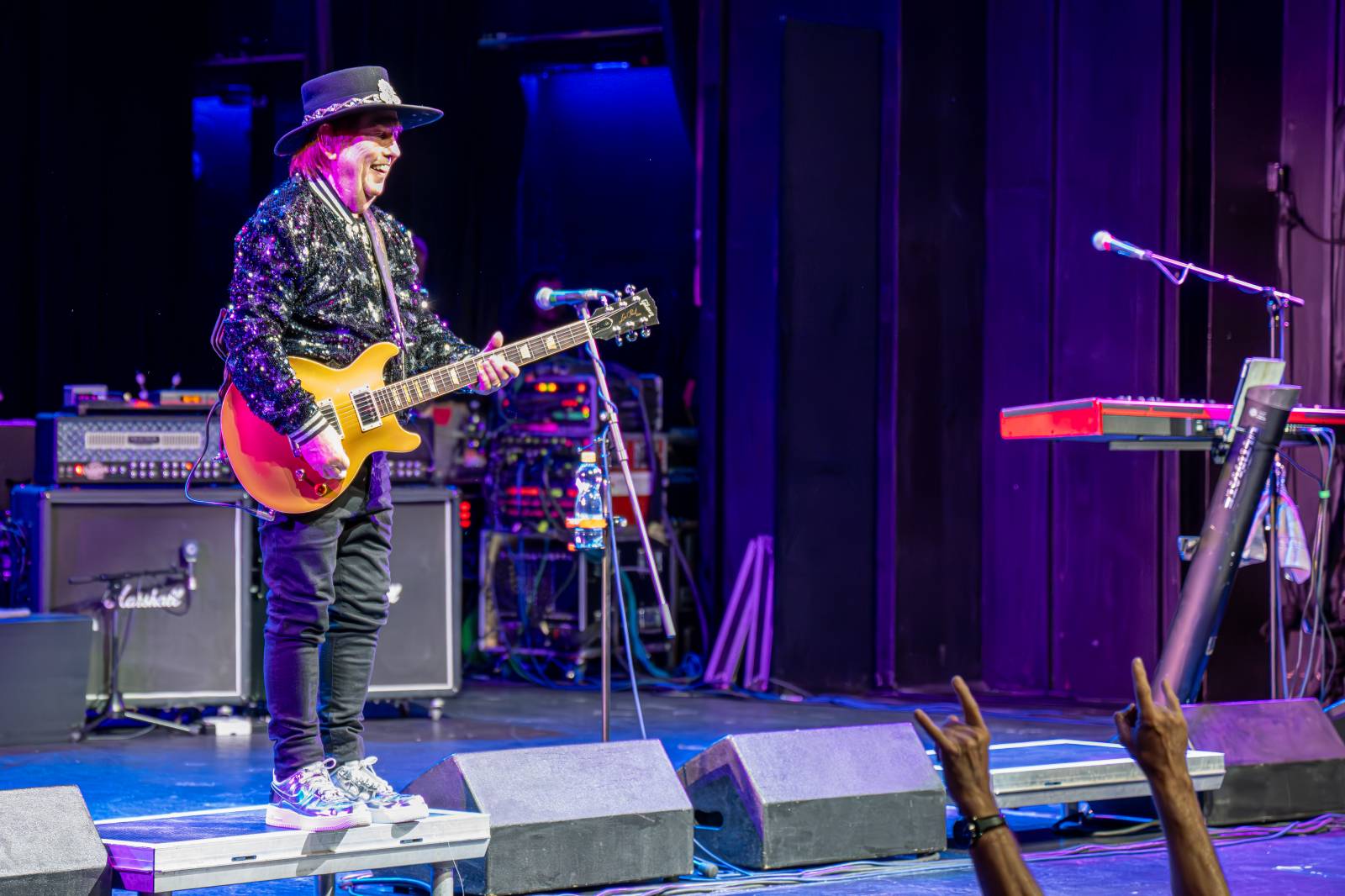 Slade vyprodali pražskou Hybernii, zklamané publikum však z koncertu odcházelo před koncem