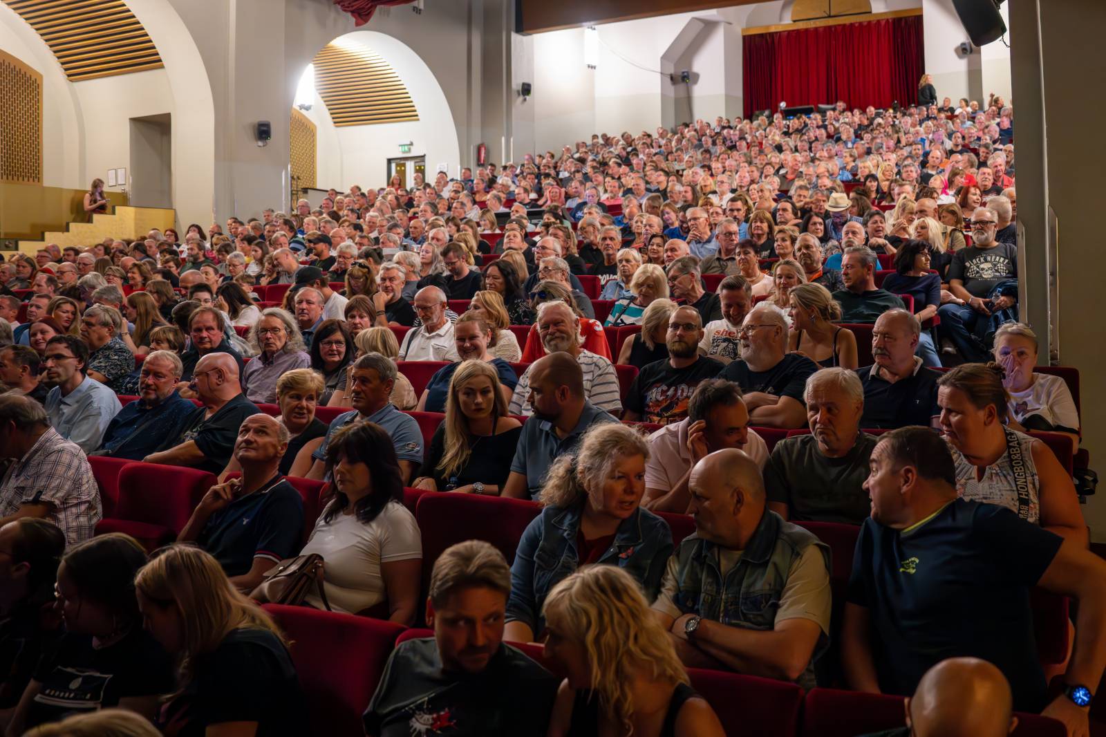 Slade vyprodali pražskou Hybernii, zklamané publikum však z koncertu odcházelo před koncem