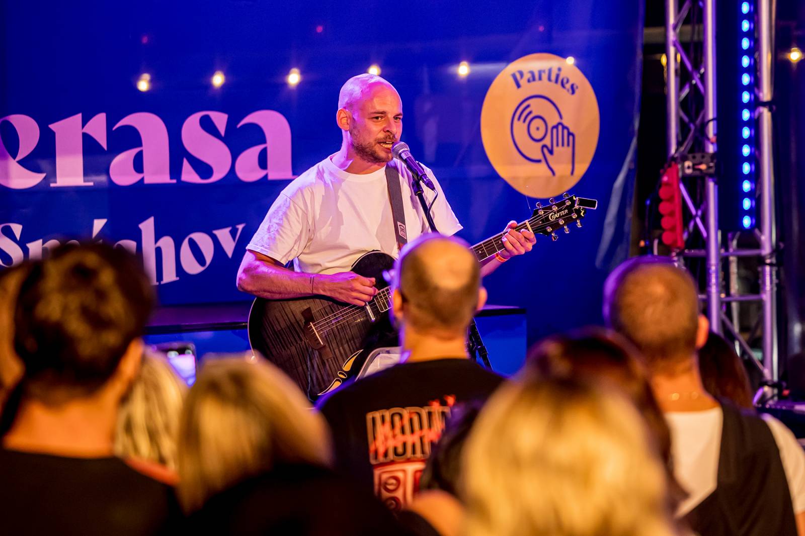 Vojtaano vystoupil pod širým nebem na Terase Smíchov