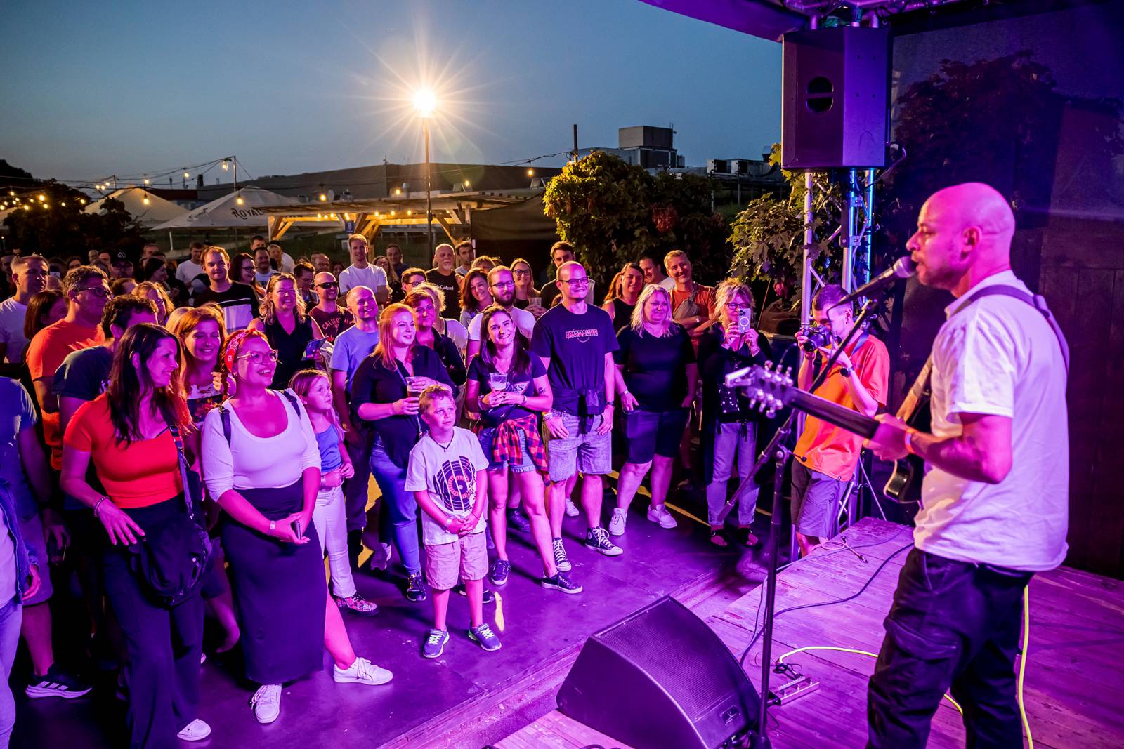 Vojtaano vystoupil pod širým nebem na Terase Smíchov