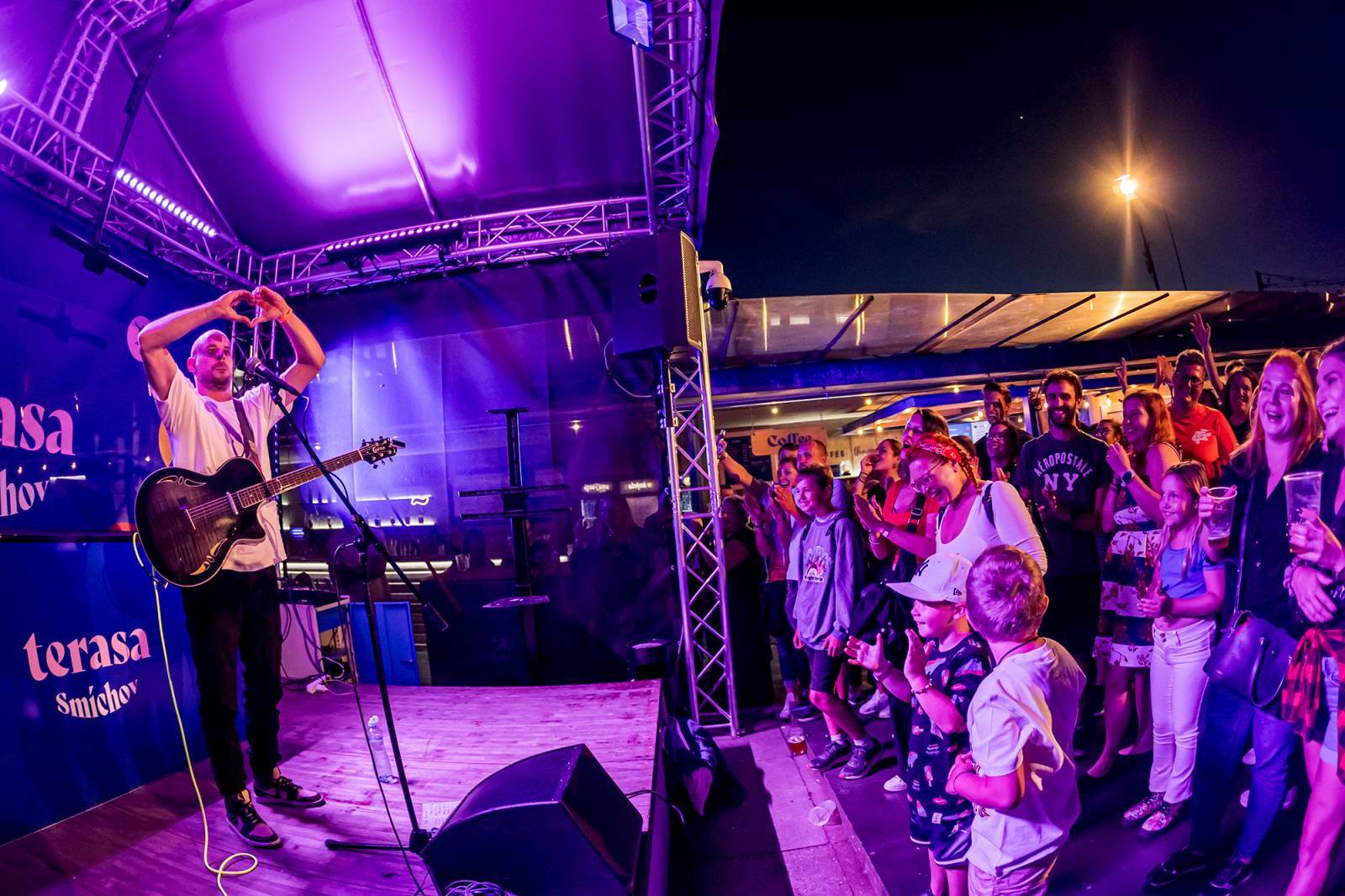 Vojtaano vystoupil pod širým nebem na Terase Smíchov