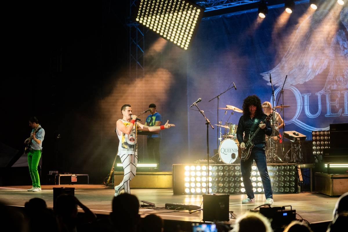 Queenie zakončili v Brně turné k osmnáctým narozeninám