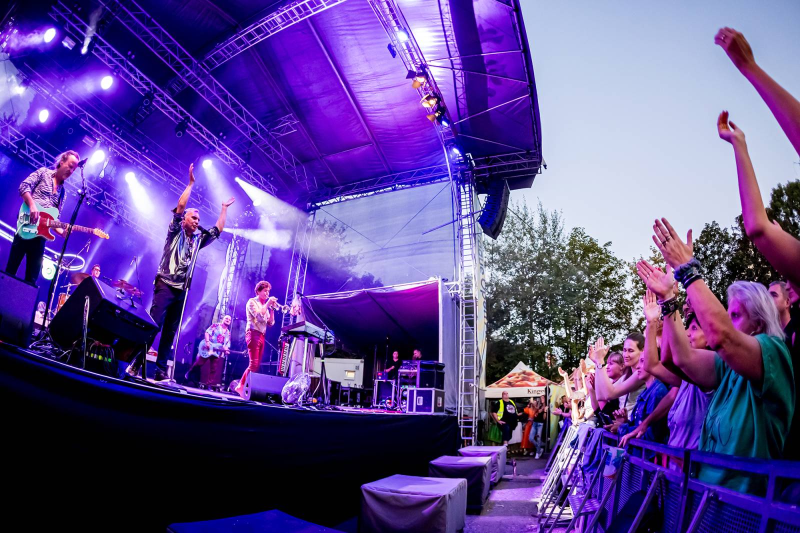 Mig 21 vyprodali Ledárny Braník, fanoušci si mohli vyzpívat plíce