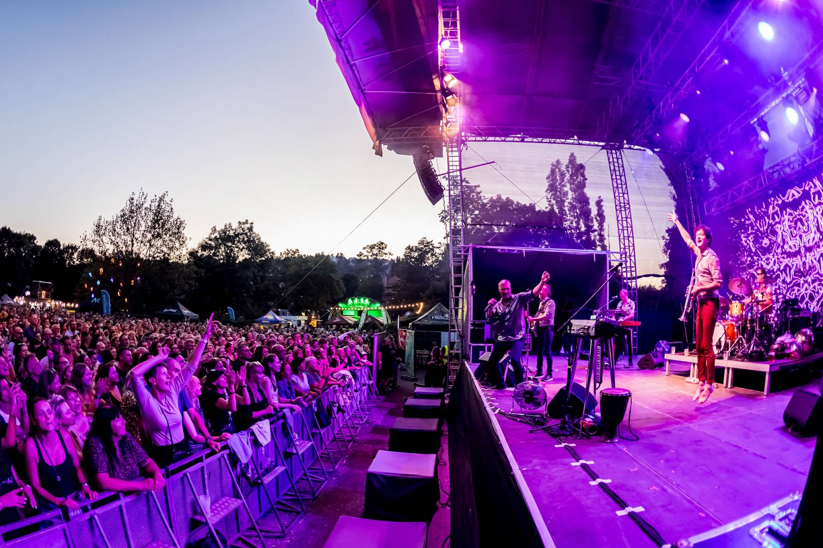Mig 21 vyprodali Ledárny Braník, fanoušci si mohli vyzpívat plíce