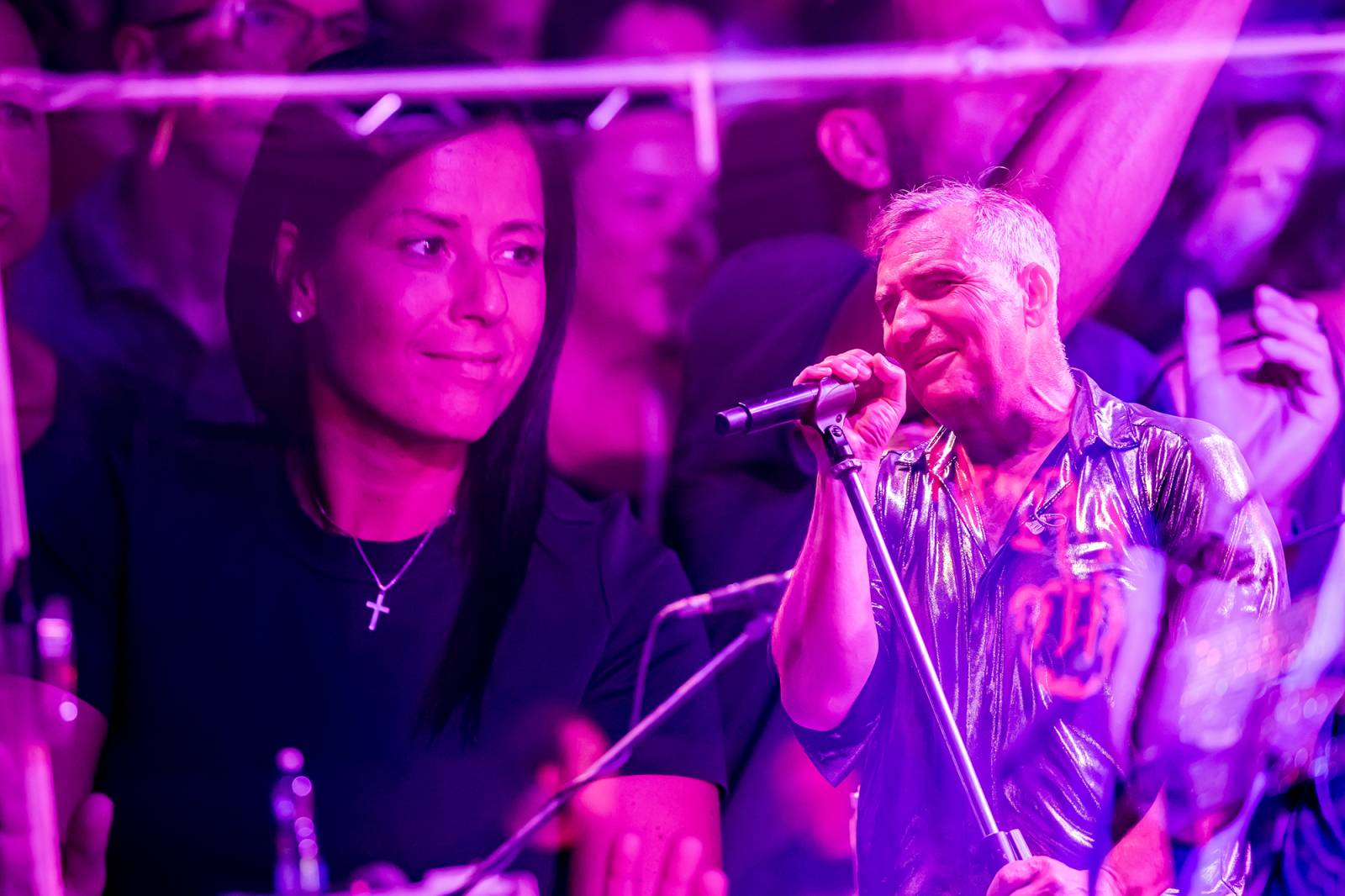 Mig 21 vyprodali Ledárny Braník, fanoušci si mohli vyzpívat plíce