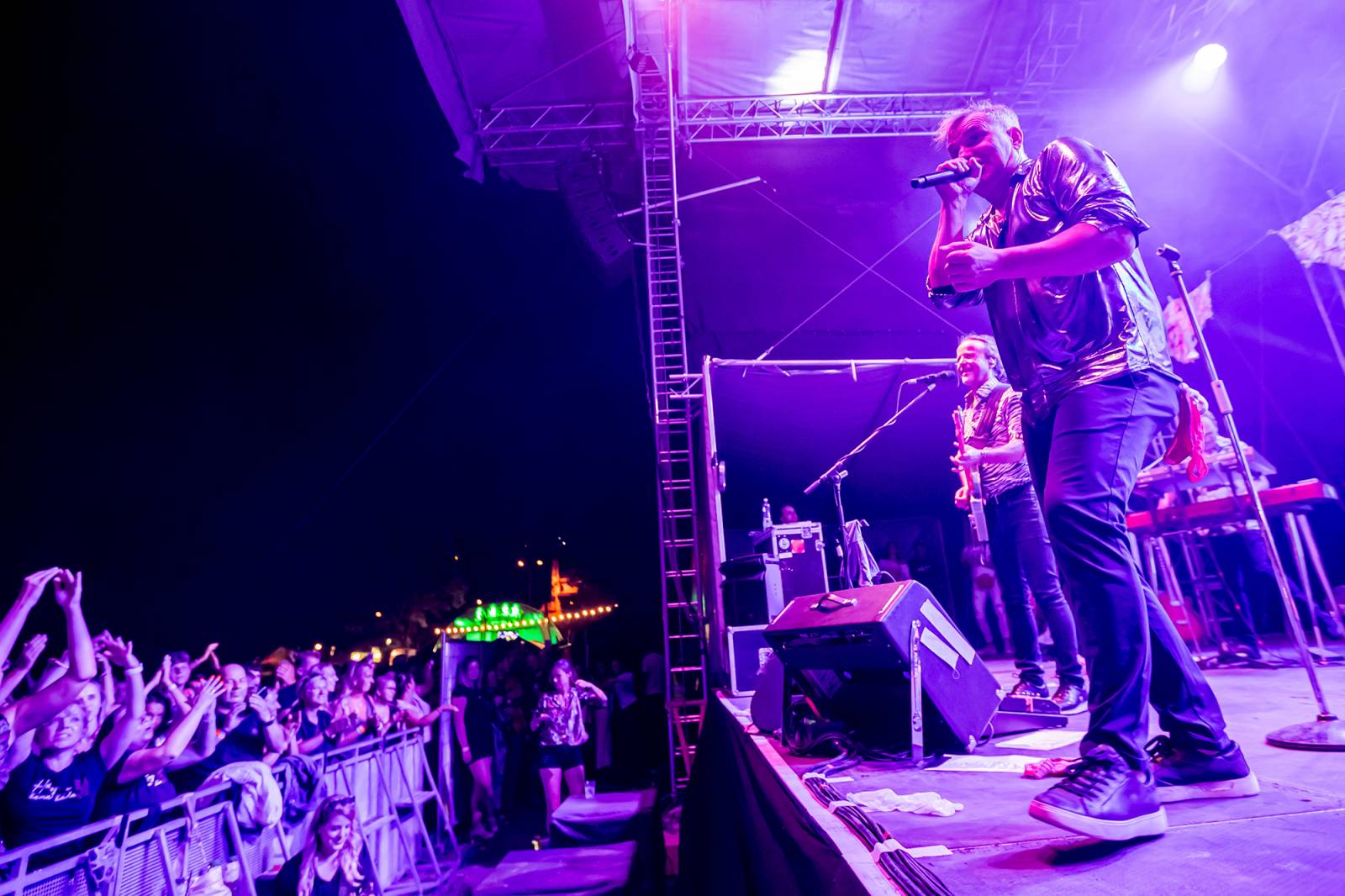 Mig 21 vyprodali Ledárny Braník, fanoušci si mohli vyzpívat plíce