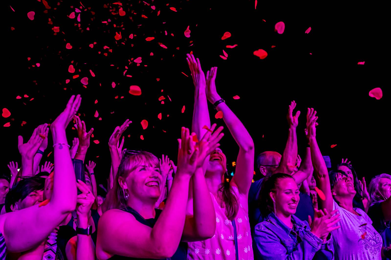 Mig 21 vyprodali Ledárny Braník, fanoušci si mohli vyzpívat plíce