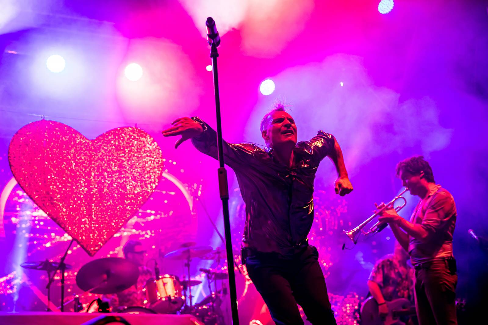 Mig 21 vyprodali Ledárny Braník, fanoušci si mohli vyzpívat plíce