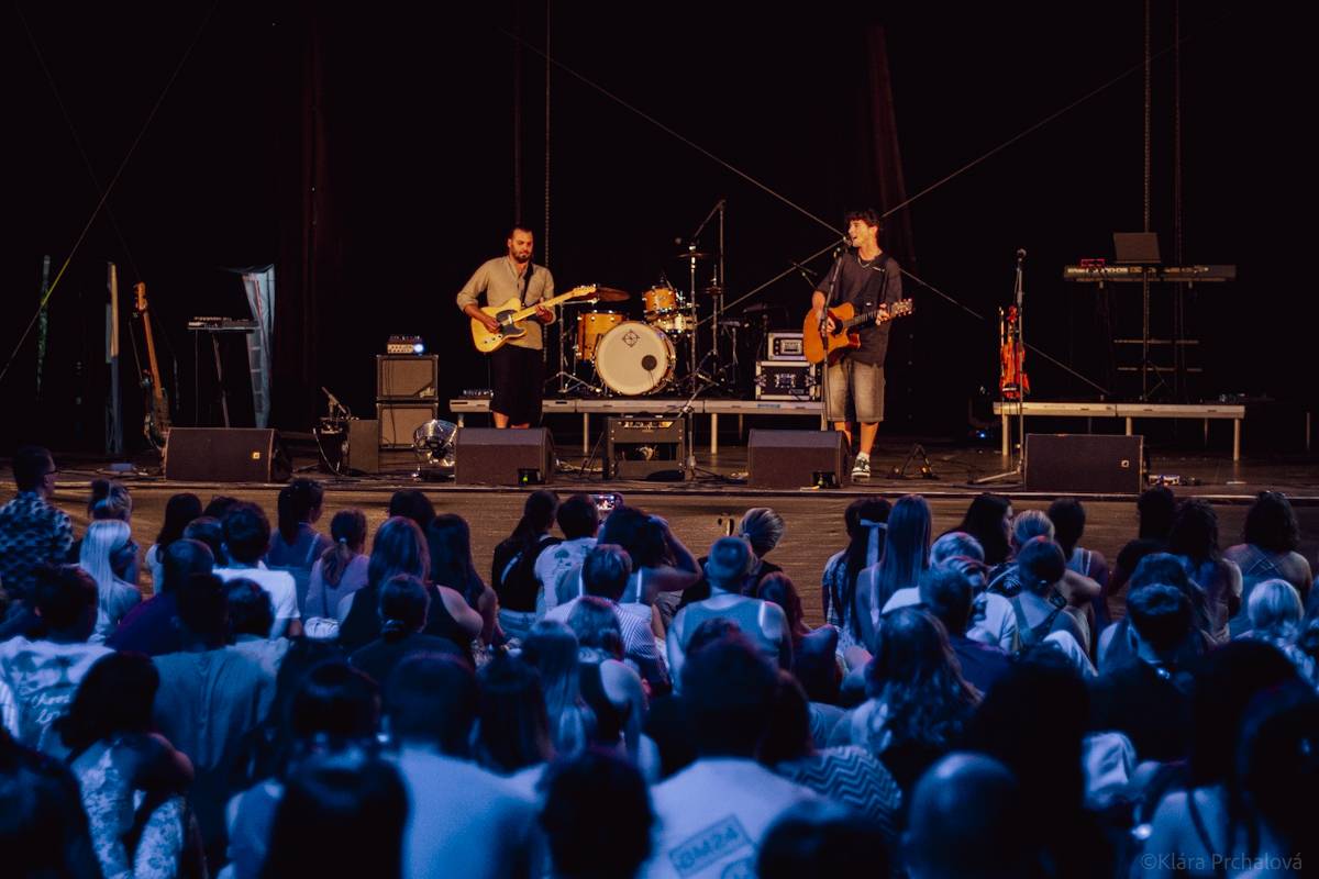 Vesna má za sebou poslední letošní samostatný koncert, vystoupila na Občanské plovárně