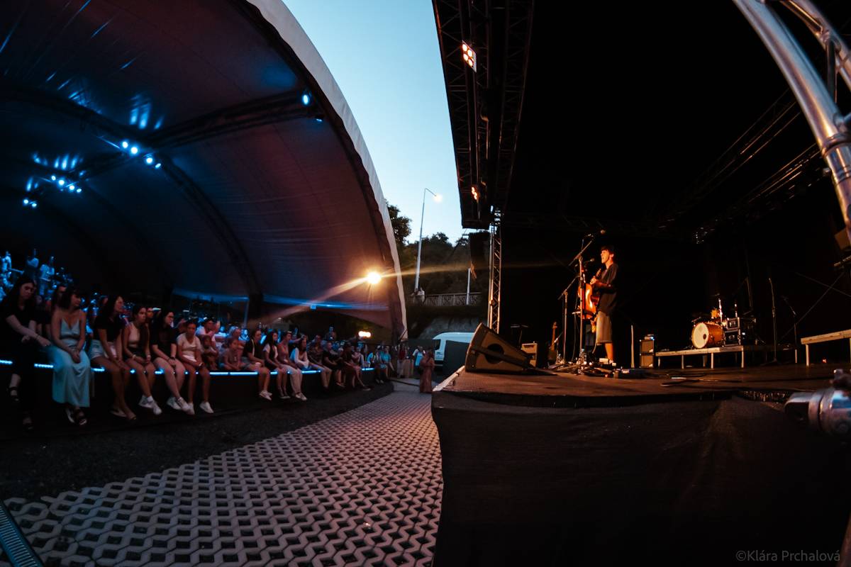 Vesna má za sebou poslední letošní samostatný koncert, vystoupila na Občanské plovárně