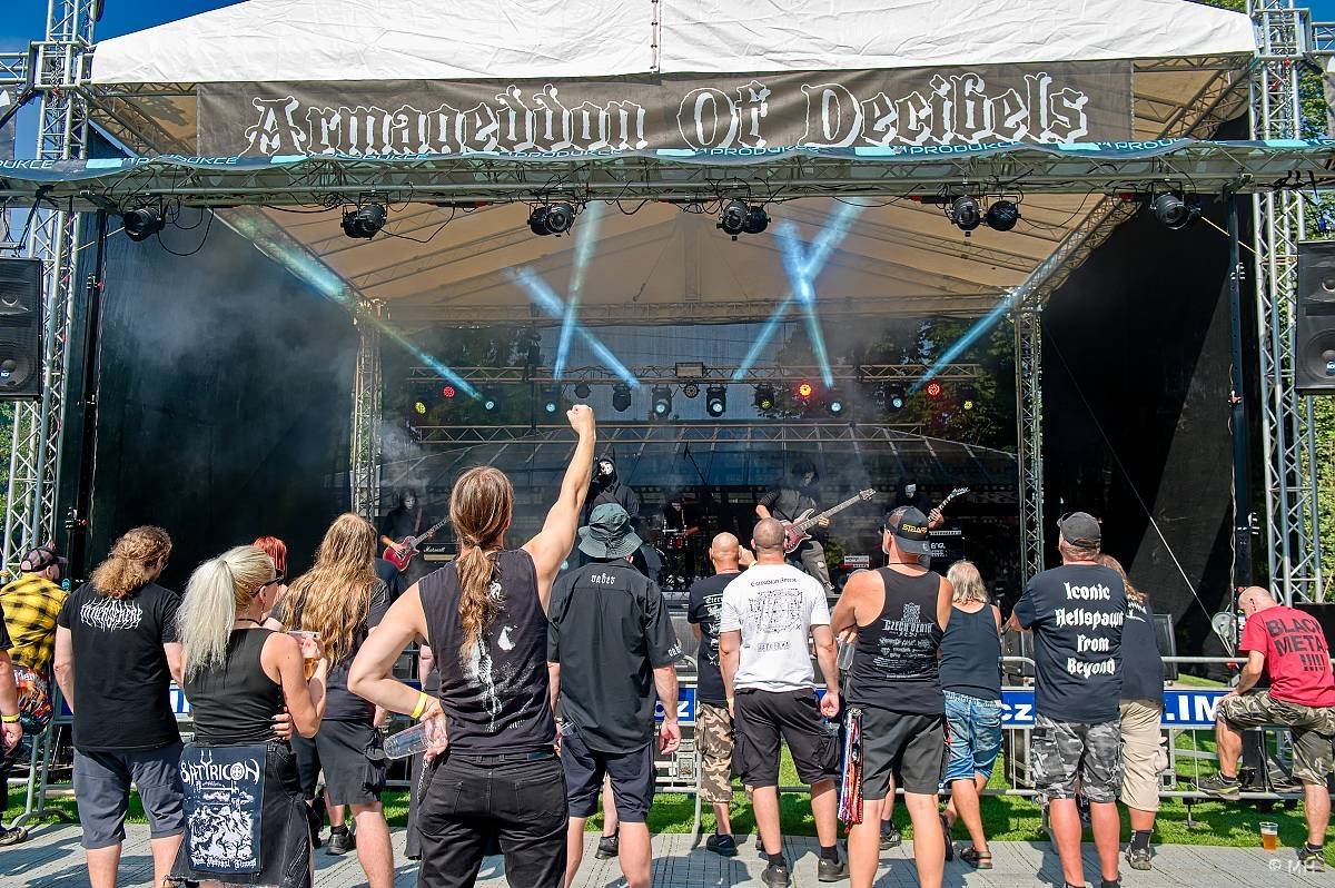 Hvězdou Armageddon Of Decibels byli kultovní Carpathian Forest z Norska, zaváleli i domácí Sorath a Morus