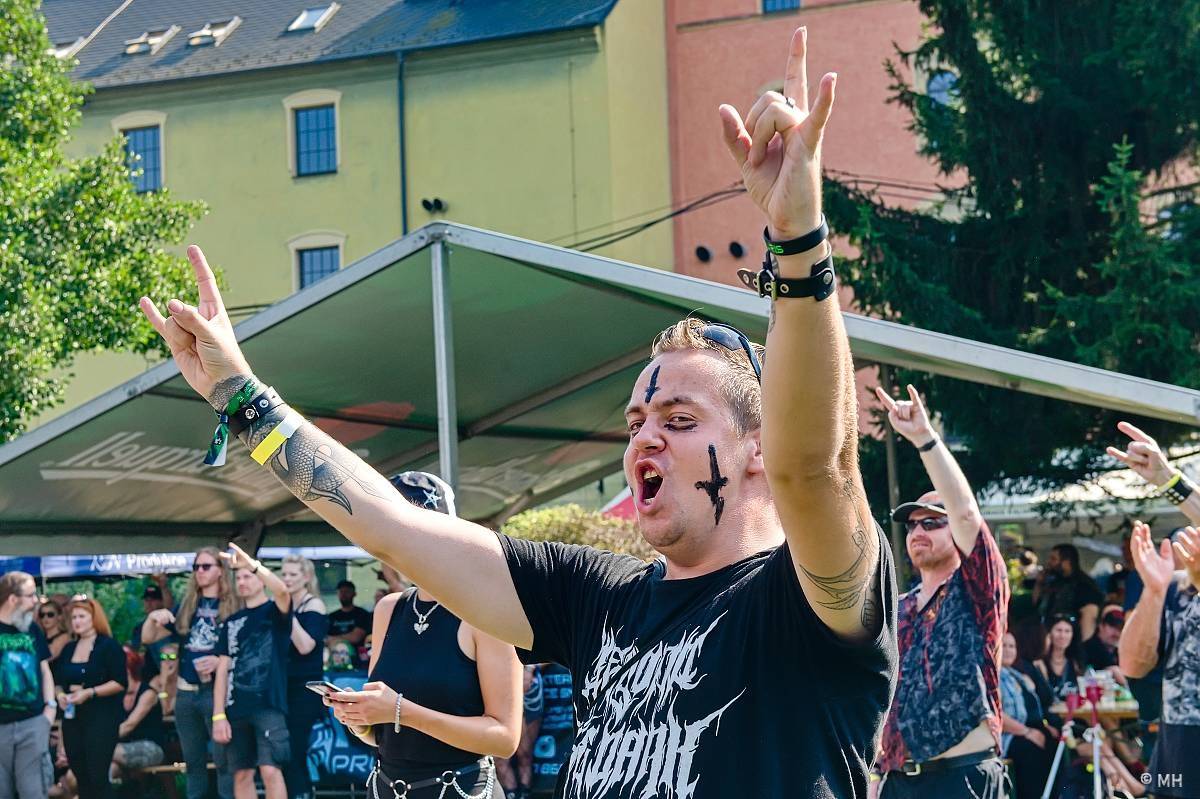 Hvězdou Armageddon Of Decibels byli kultovní Carpathian Forest z Norska, zaváleli i domácí Sorath a Morus