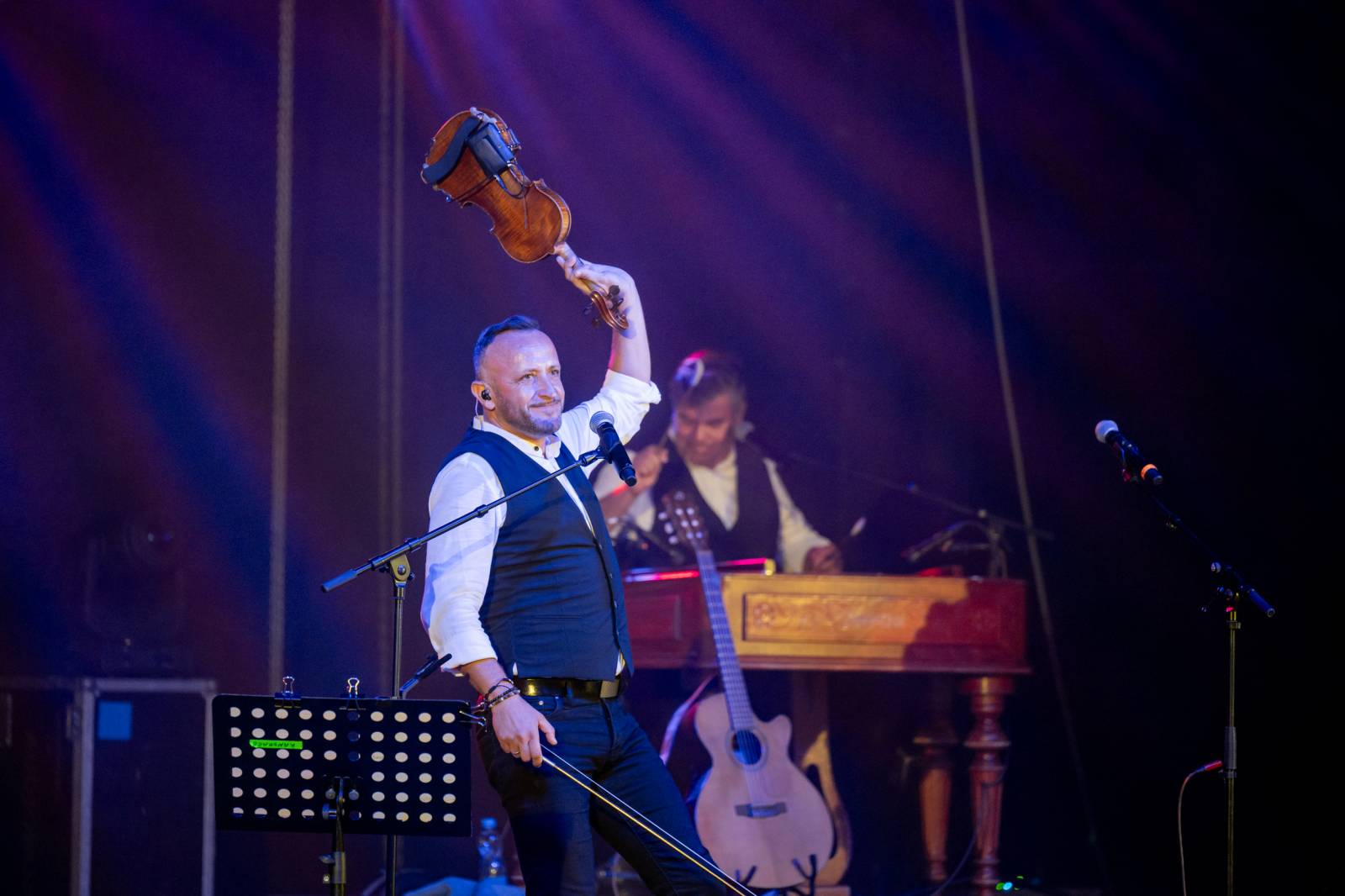 Kandráčovci slaví dvacet let na scéně, roztančili i Občanskou plovárnu v Praze