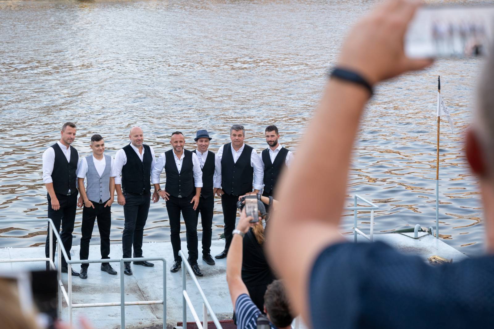 Kandráčovci slaví dvacet let na scéně, roztančili i Občanskou plovárnu v Praze