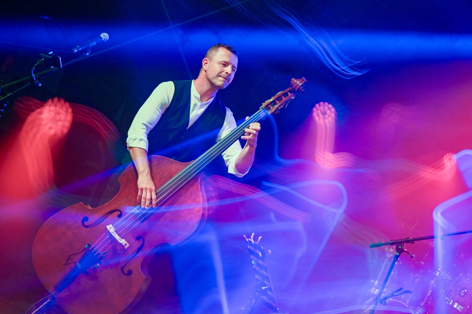 Kandráčovci slaví dvacet let na scéně, roztančili i Občanskou plovárnu v Praze