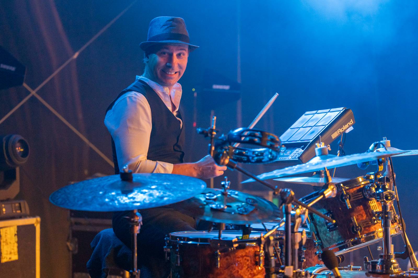 Kandráčovci slaví dvacet let na scéně, roztančili i Občanskou plovárnu v Praze