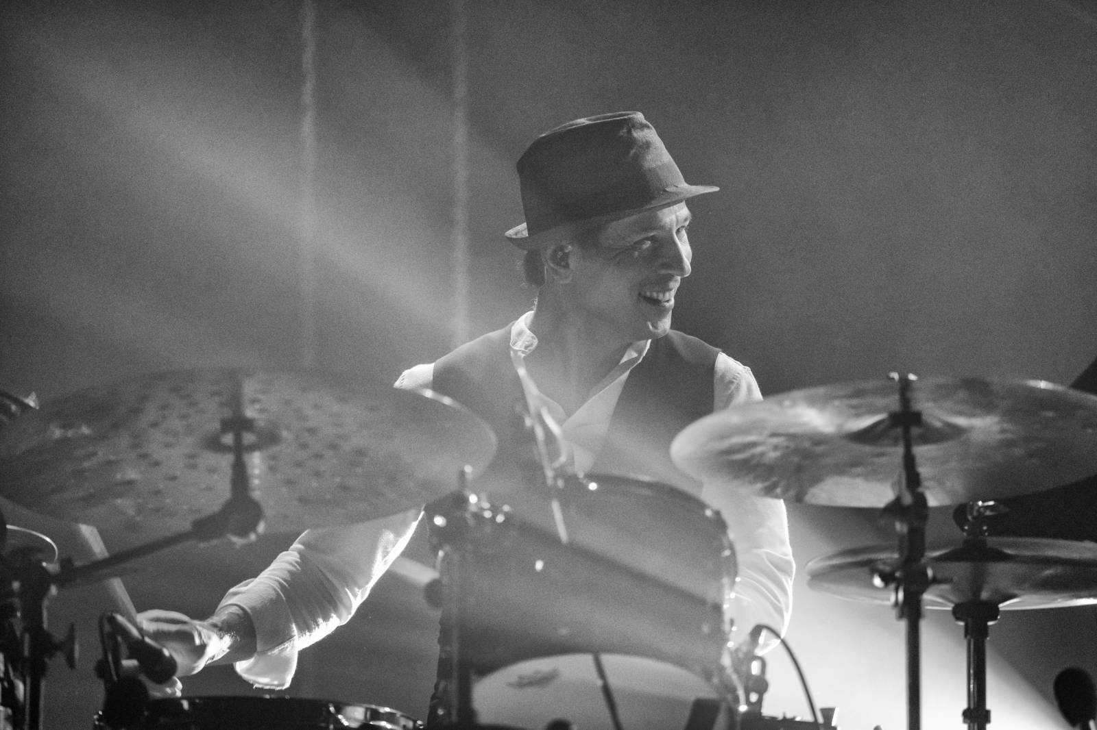 Kandráčovci slaví dvacet let na scéně, roztančili i Občanskou plovárnu v Praze