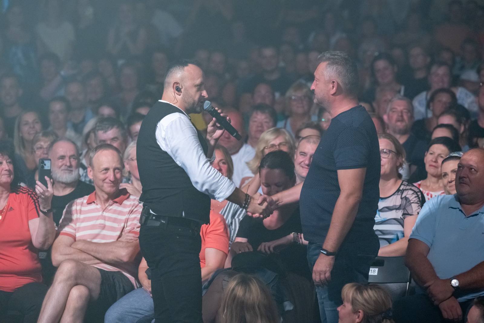 Kandráčovci slaví dvacet let na scéně, roztančili i Občanskou plovárnu v Praze