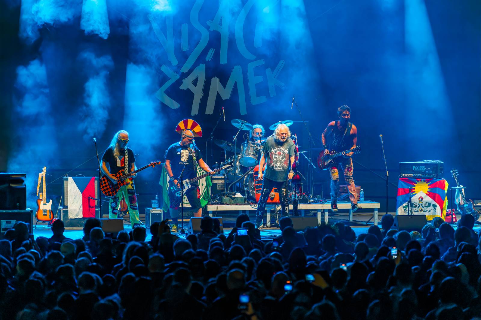 Punk není mrtev. Visací zámek zaplnil Ledárny Braník