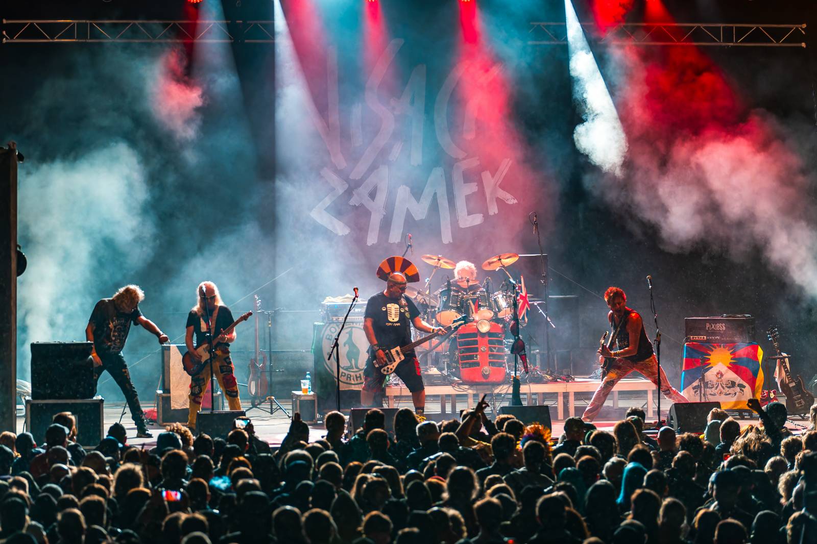 Punk není mrtev. Visací zámek zaplnil Ledárny Braník