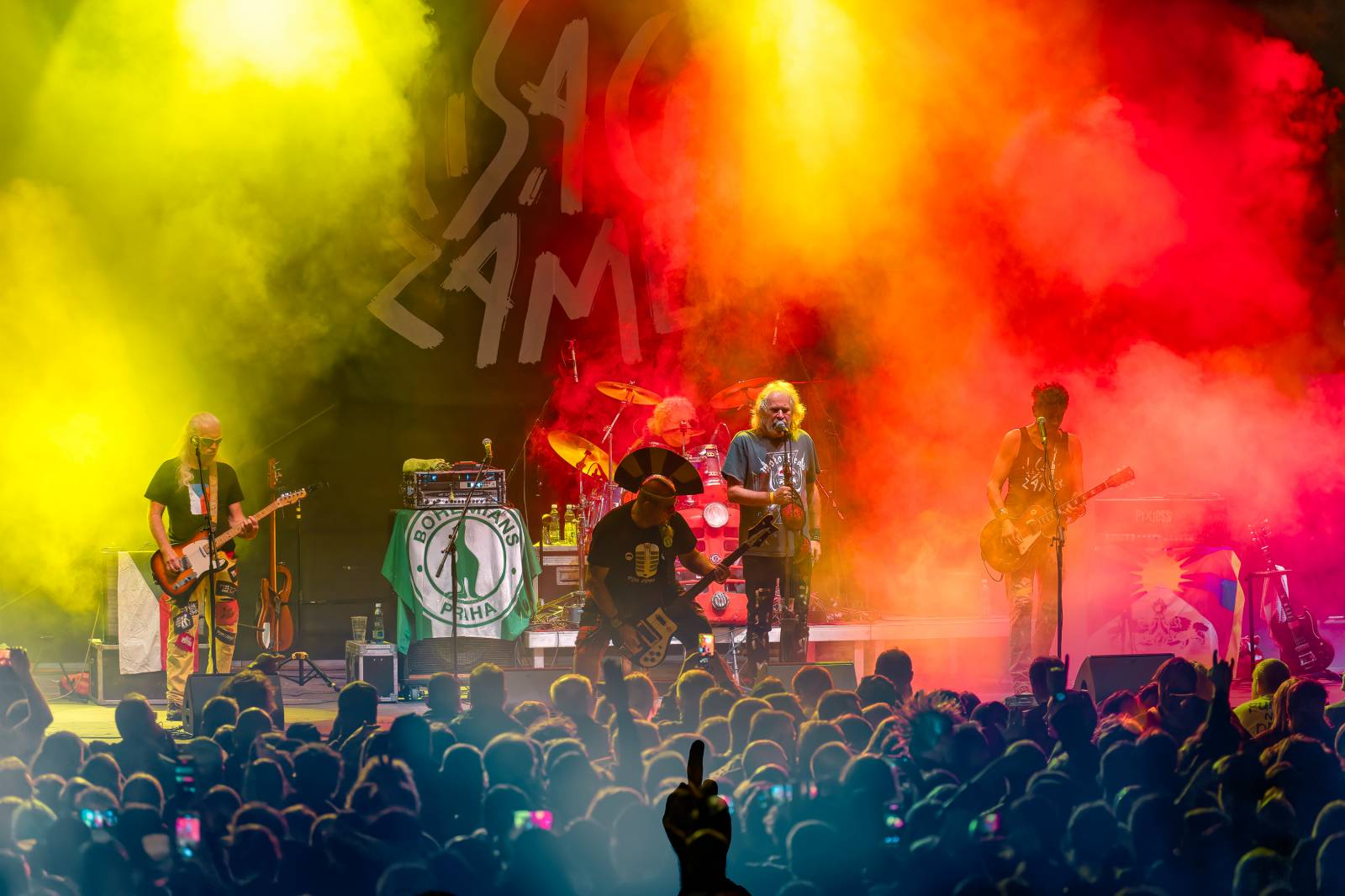 Punk není mrtev. Visací zámek zaplnil Ledárny Braník