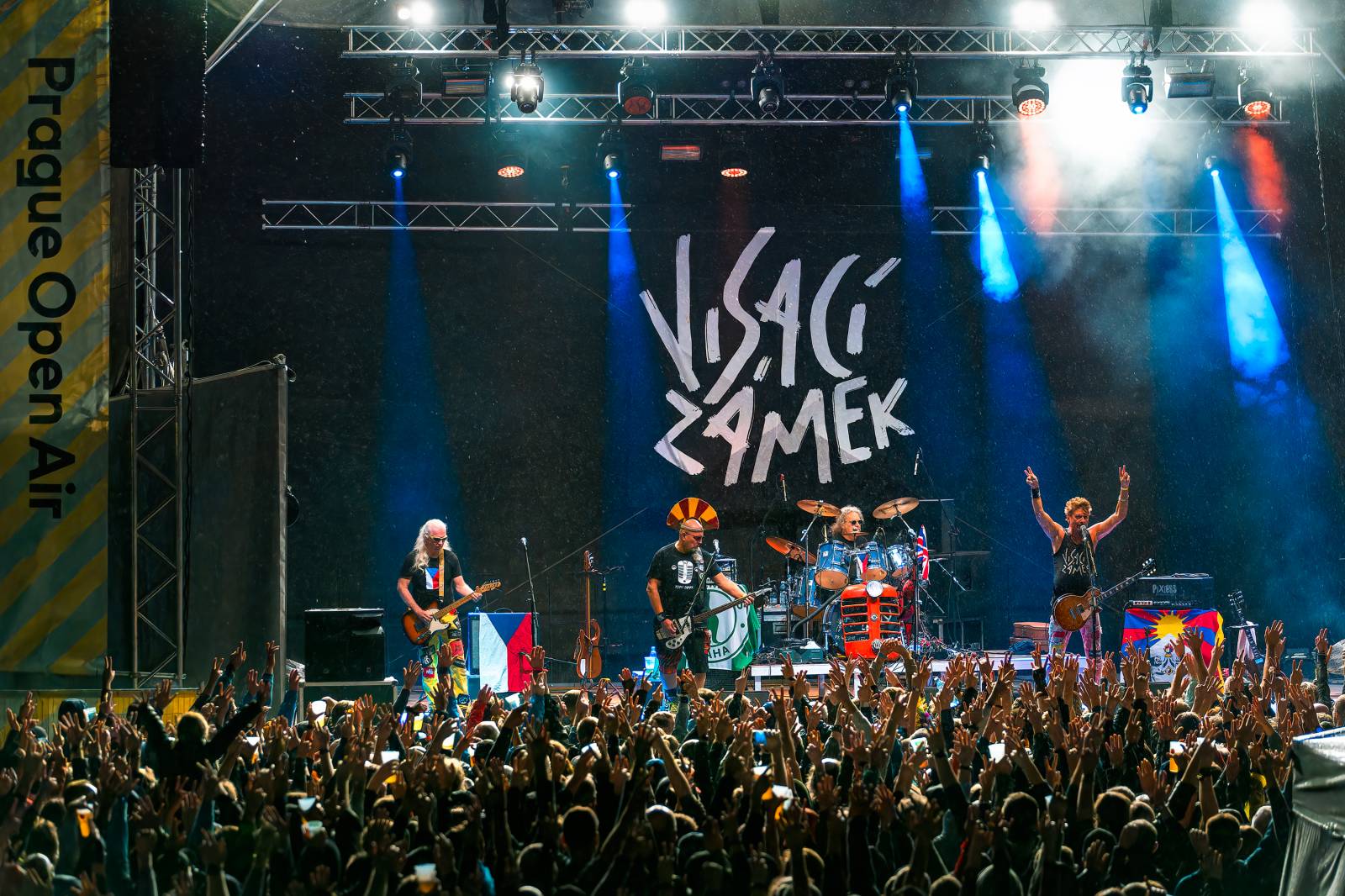 Punk není mrtev. Visací zámek zaplnil Ledárny Braník