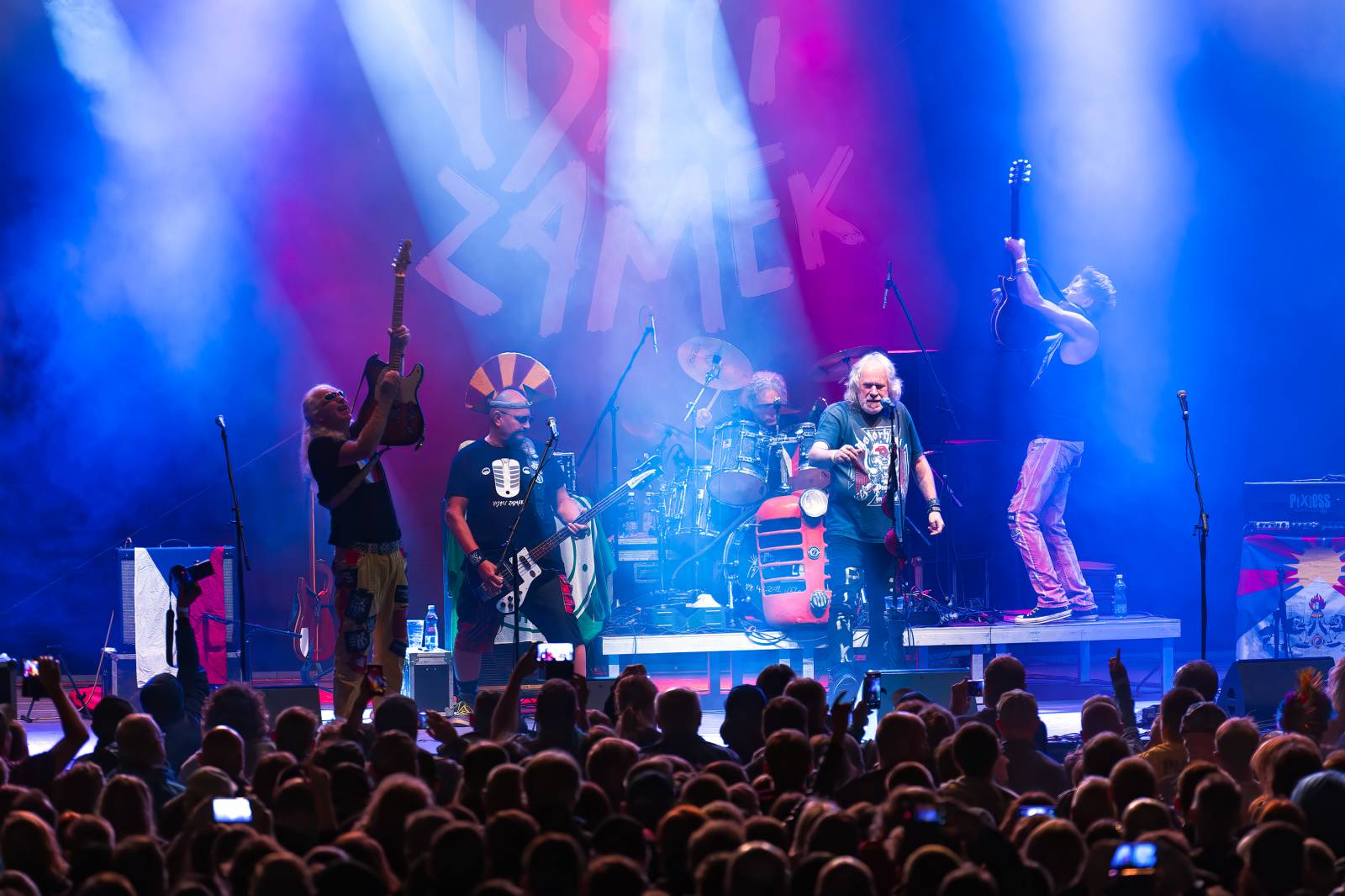 Punk není mrtev. Visací zámek zaplnil Ledárny Braník