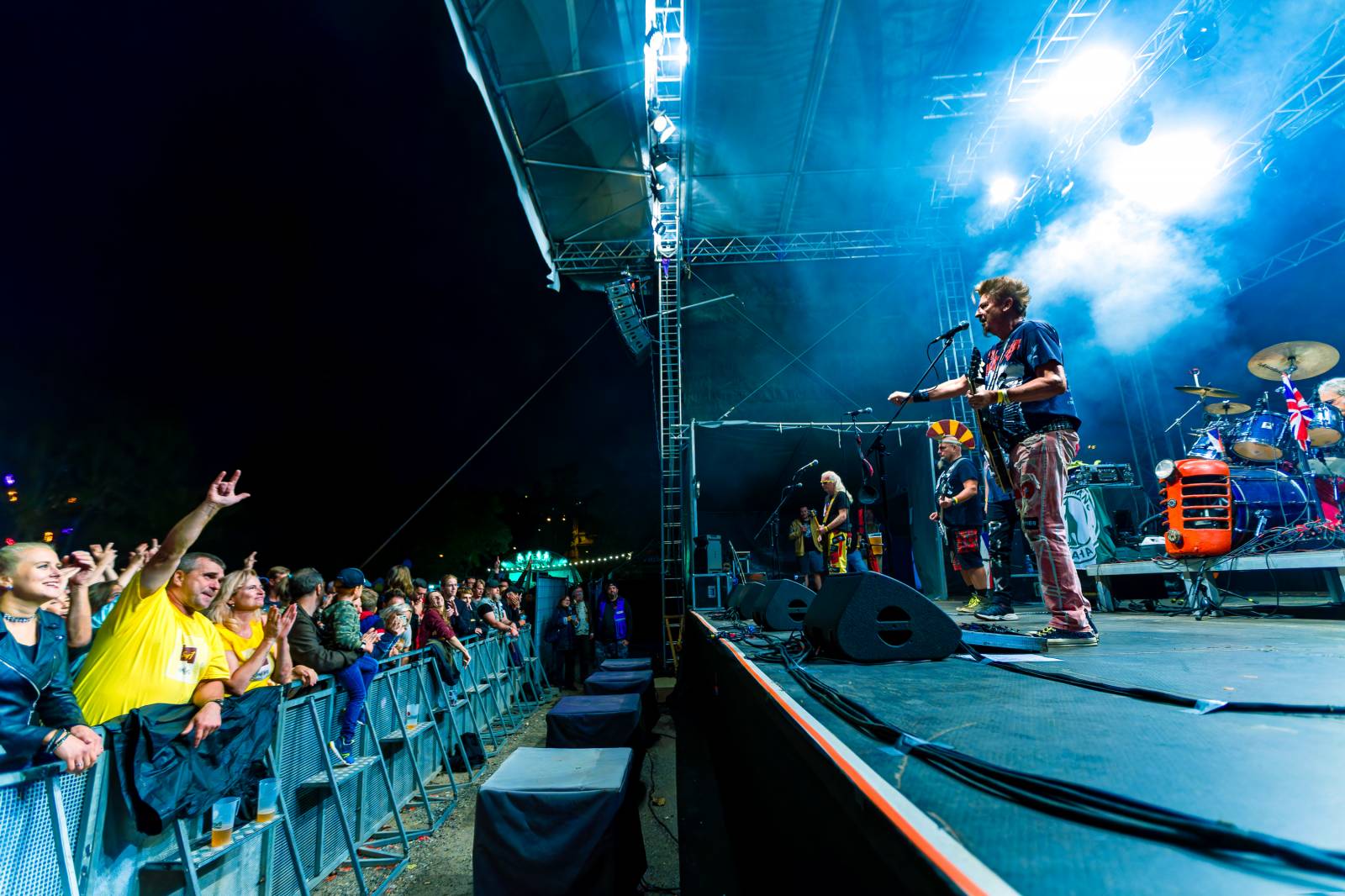 Punk není mrtev. Visací zámek zaplnil Ledárny Braník