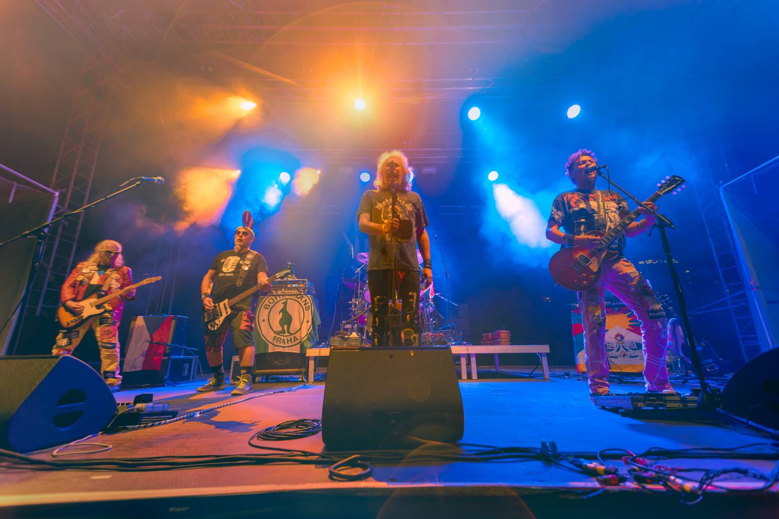 Punk není mrtev. Visací zámek zaplnil Ledárny Braník