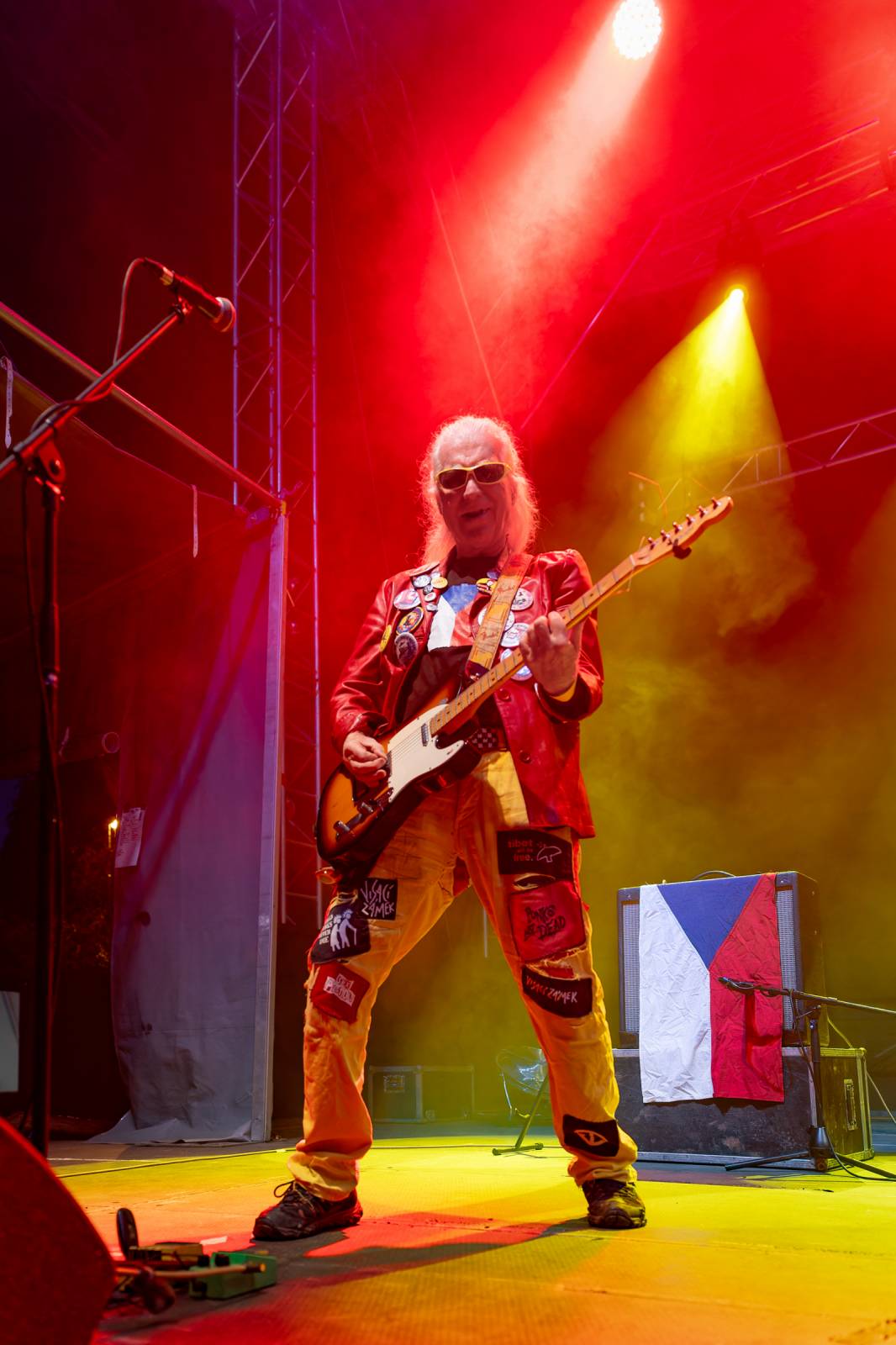 Punk není mrtev. Visací zámek zaplnil Ledárny Braník