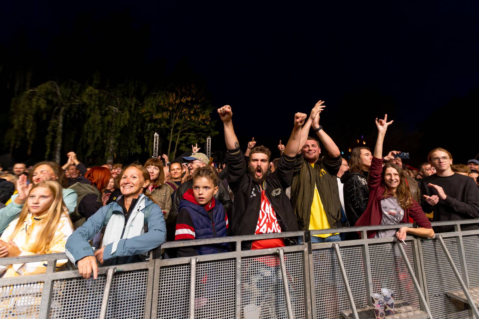Punk není mrtev. Visací zámek zaplnil Ledárny Braník