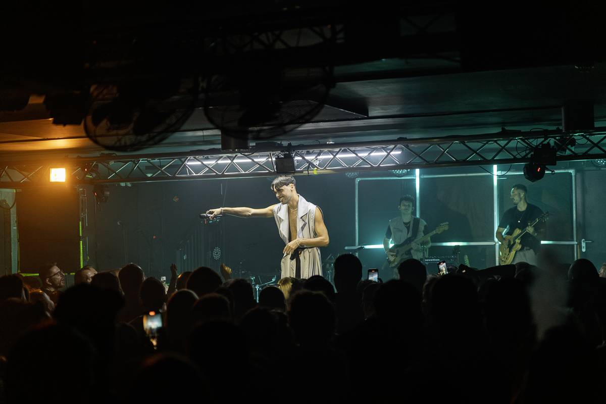 Adonxs oslavil koncertem v Rock Café své 29. narozeniny, předskakoval mu Tom Sean