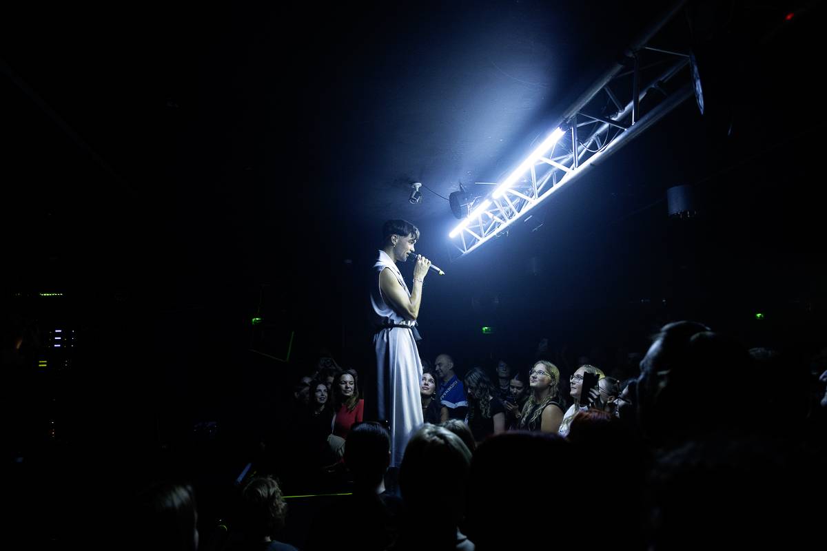 Adonxs oslavil koncertem v Rock Café své 29. narozeniny, předskakoval mu Tom Sean