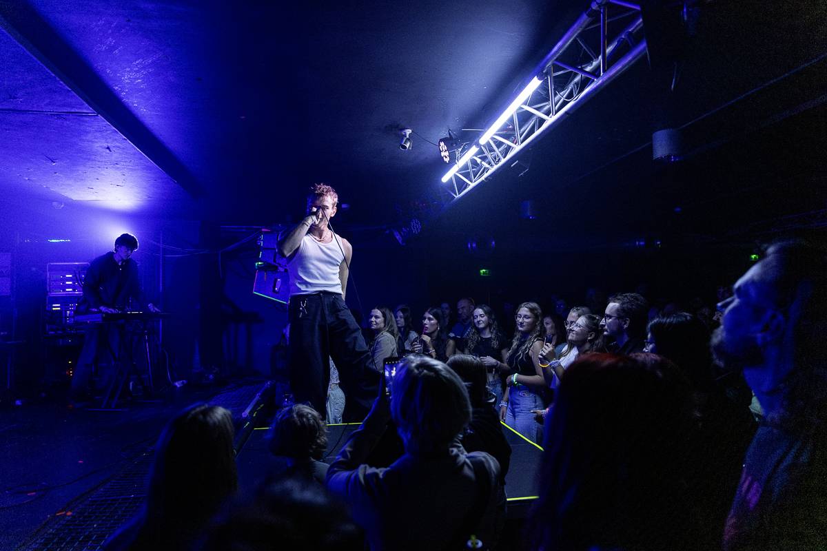 Adonxs oslavil koncertem v Rock Café své 29. narozeniny, předskakoval mu Tom Sean