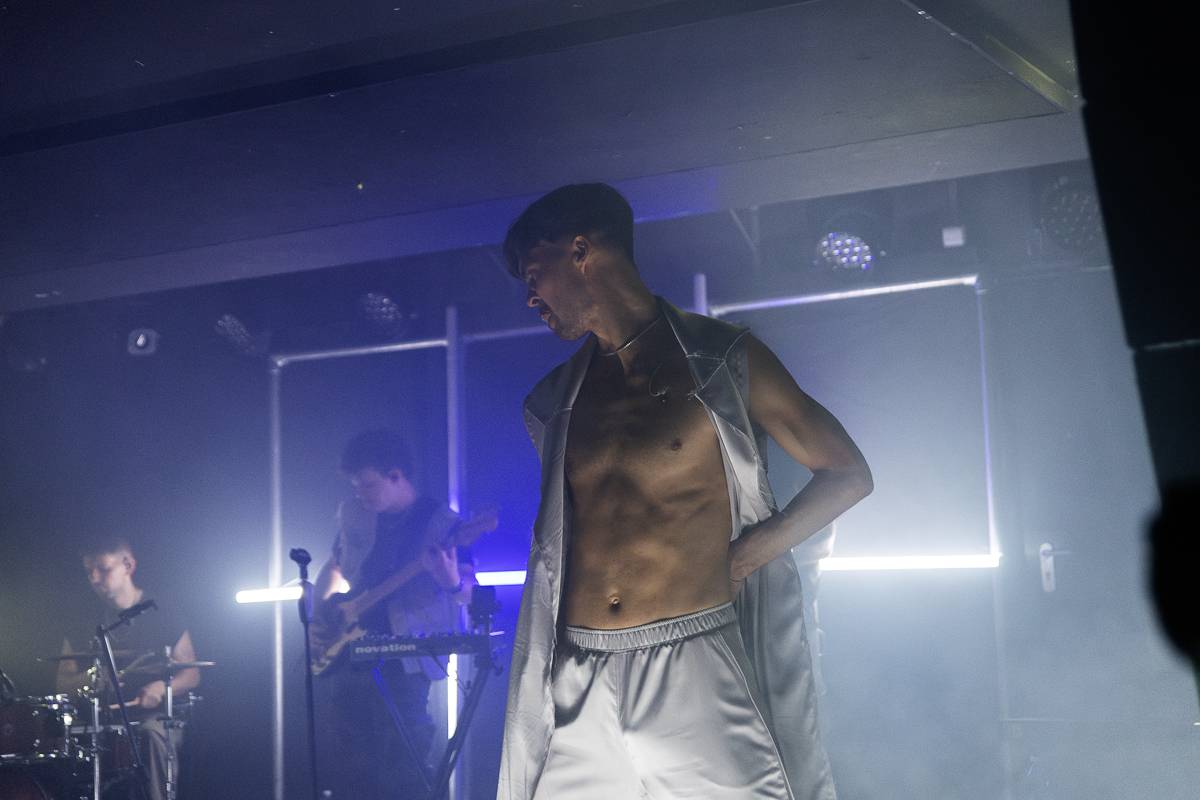 Adonxs oslavil koncertem v Rock Café své 29. narozeniny, předskakoval mu Tom Sean