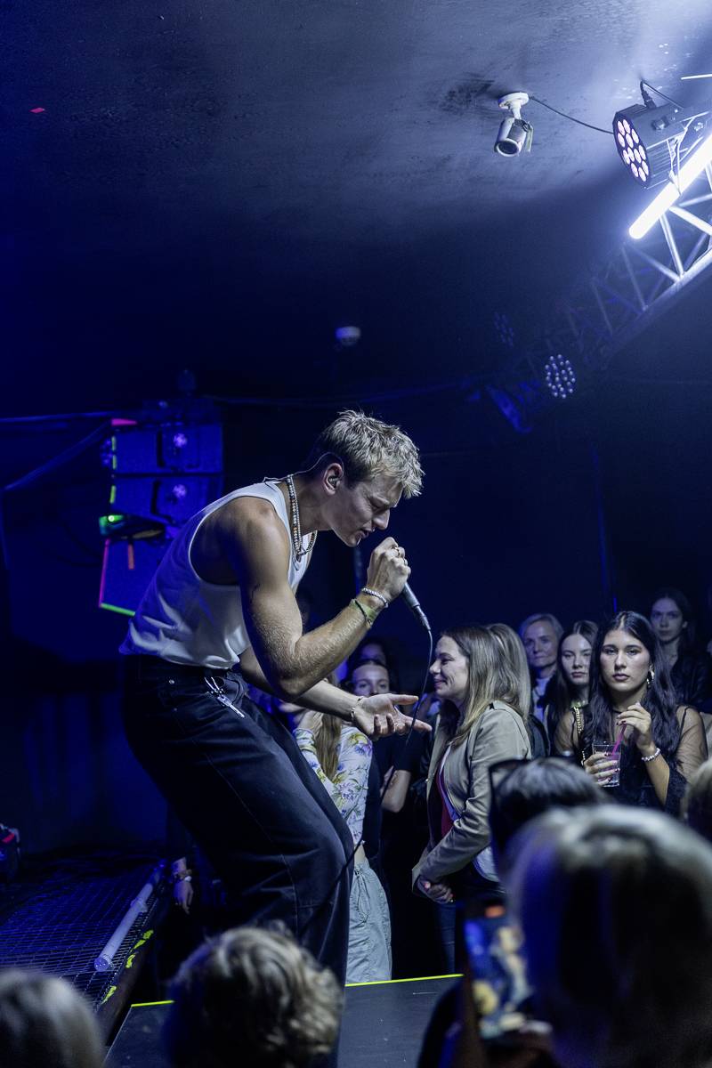 Adonxs oslavil koncertem v Rock Café své 29. narozeniny, předskakoval mu Tom Sean