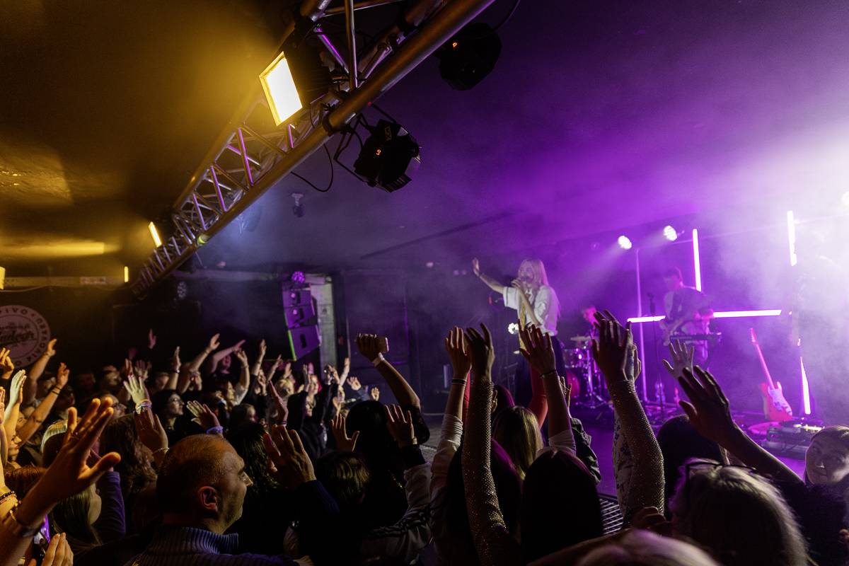 Adonxs oslavil koncertem v Rock Café své 29. narozeniny, předskakoval mu Tom Sean