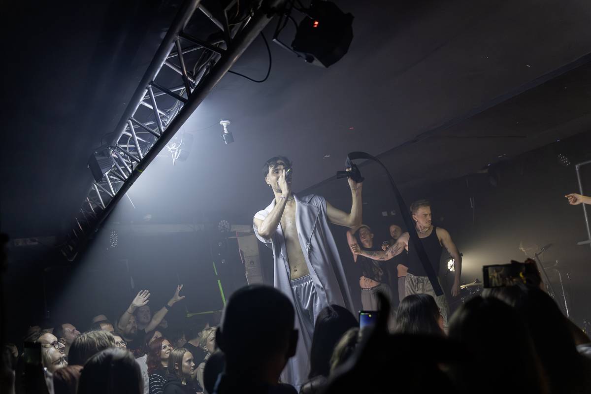 Adonxs oslavil koncertem v Rock Café své 29. narozeniny, předskakoval mu Tom Sean