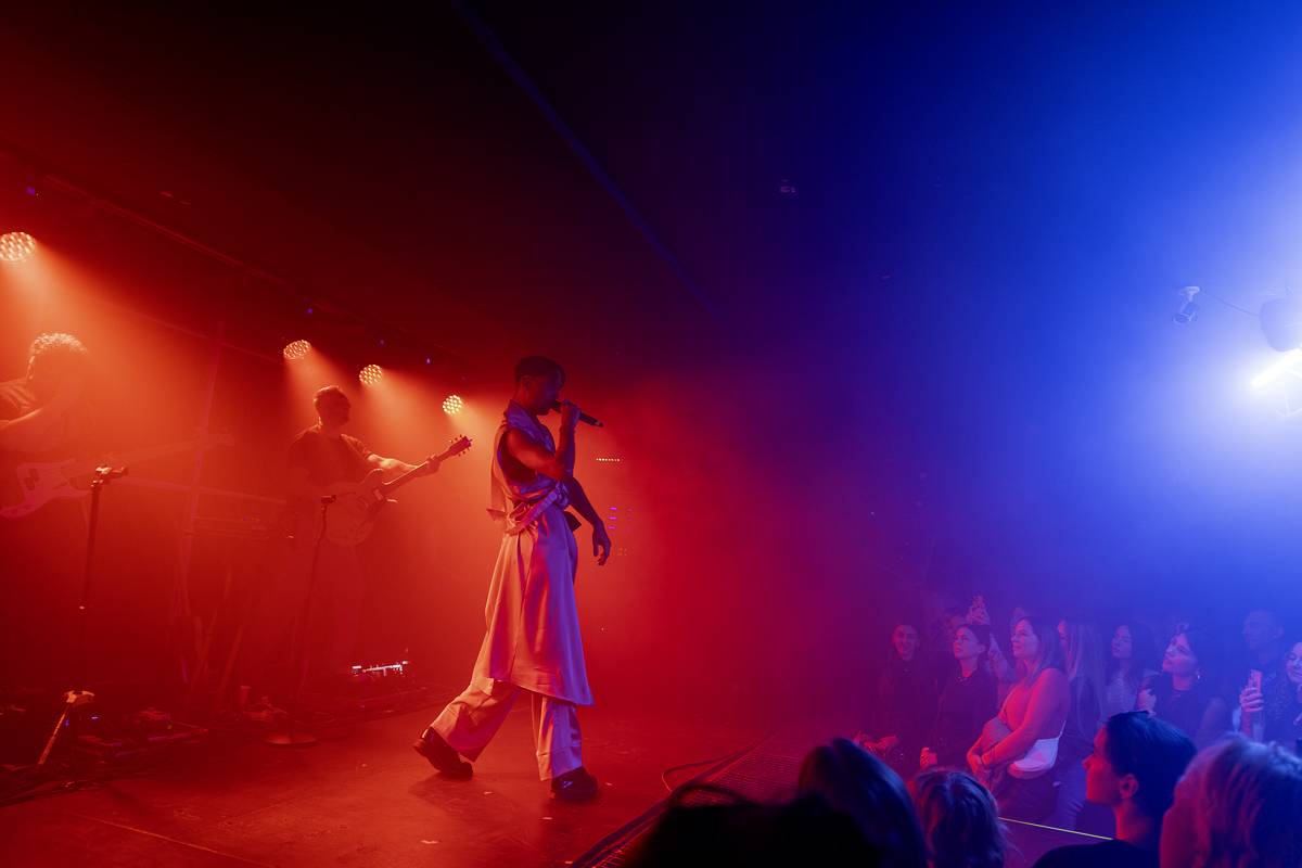 Adonxs oslavil koncertem v Rock Café své 29. narozeniny, předskakoval mu Tom Sean