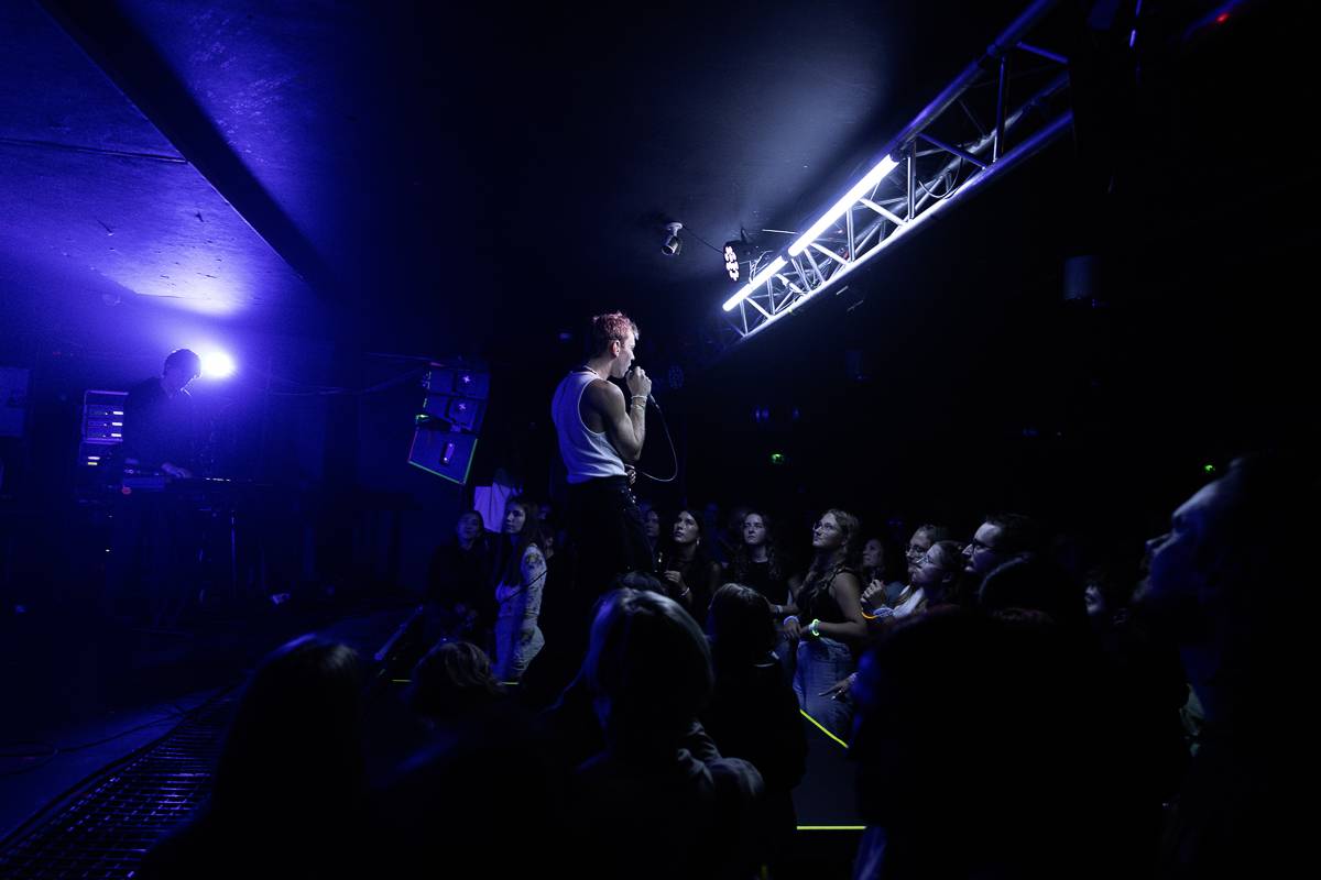 Adonxs oslavil koncertem v Rock Café své 29. narozeniny, předskakoval mu Tom Sean