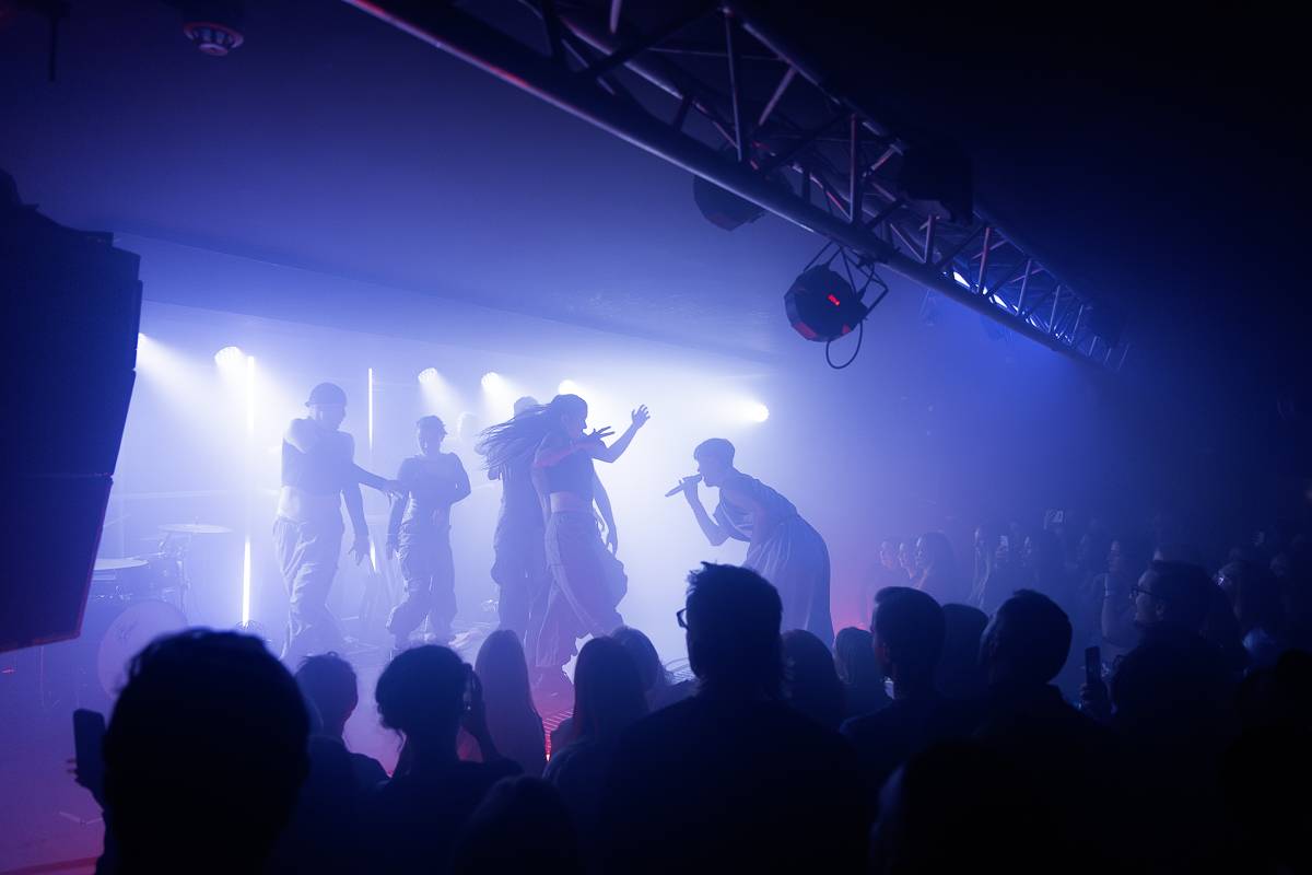 Adonxs oslavil koncertem v Rock Café své 29. narozeniny, předskakoval mu Tom Sean