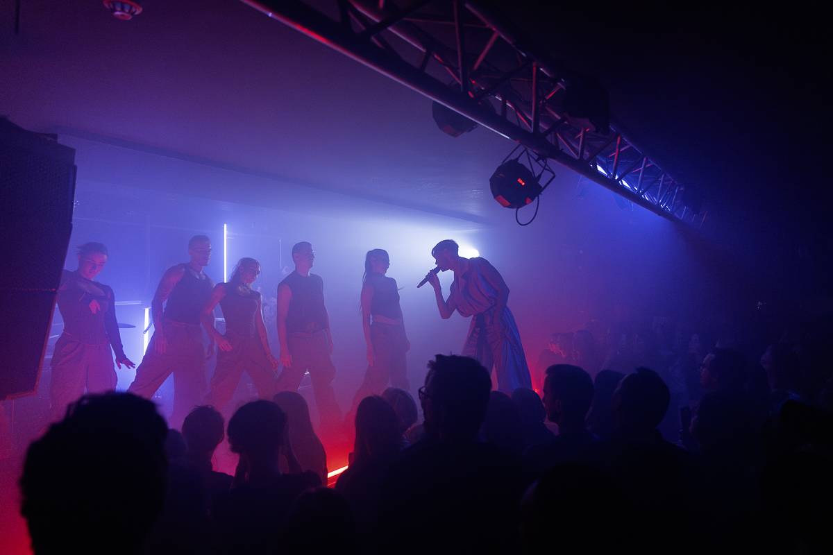 Adonxs oslavil koncertem v Rock Café své 29. narozeniny, předskakoval mu Tom Sean