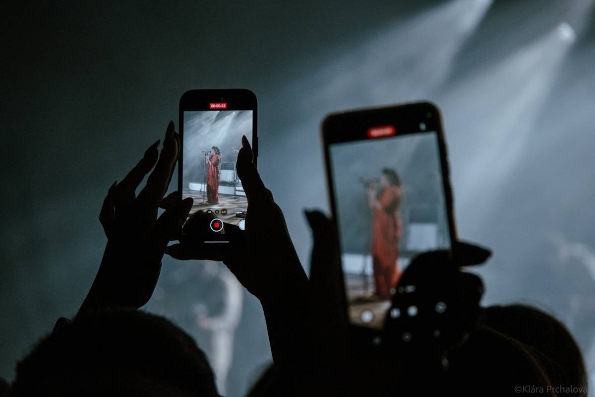 Romantika na Špilberku. Ewa Farna zpívala při západu slunce
