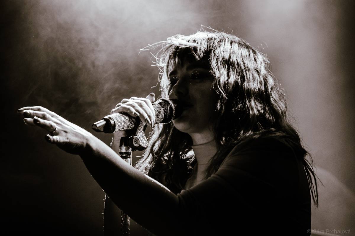 Romantika na Špilberku. Ewa Farna zpívala při západu slunce