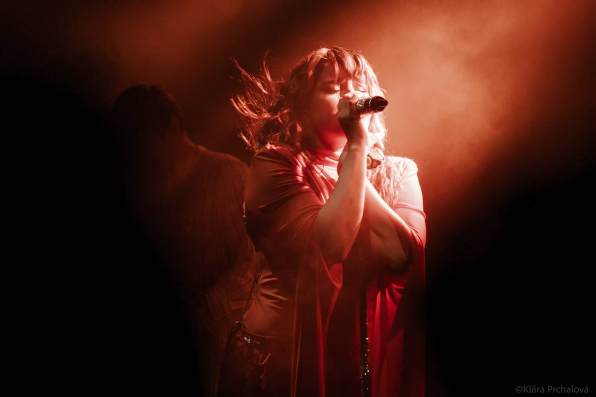 Romantika na Špilberku. Ewa Farna zpívala při západu slunce