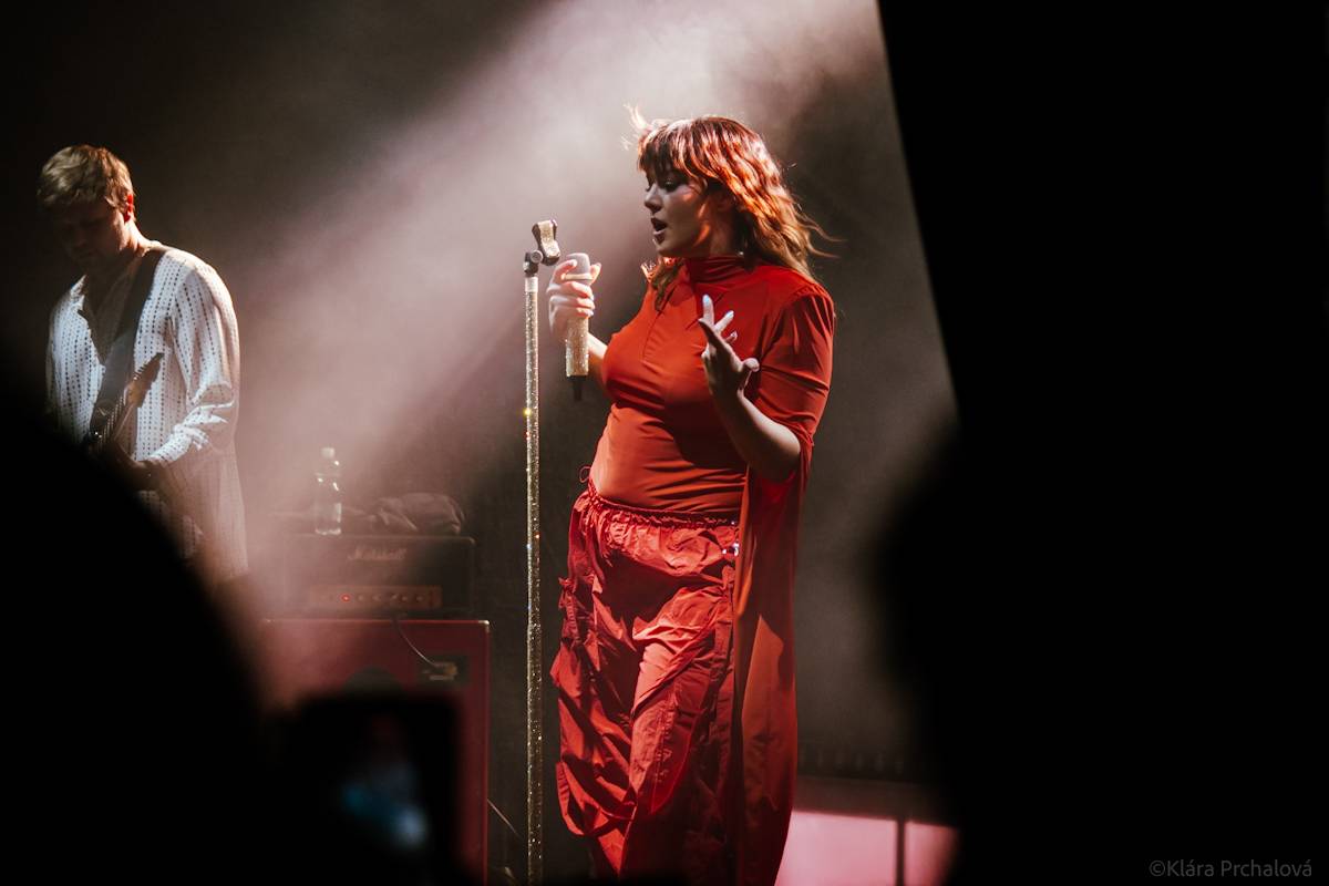 Romantika na Špilberku. Ewa Farna zpívala při západu slunce