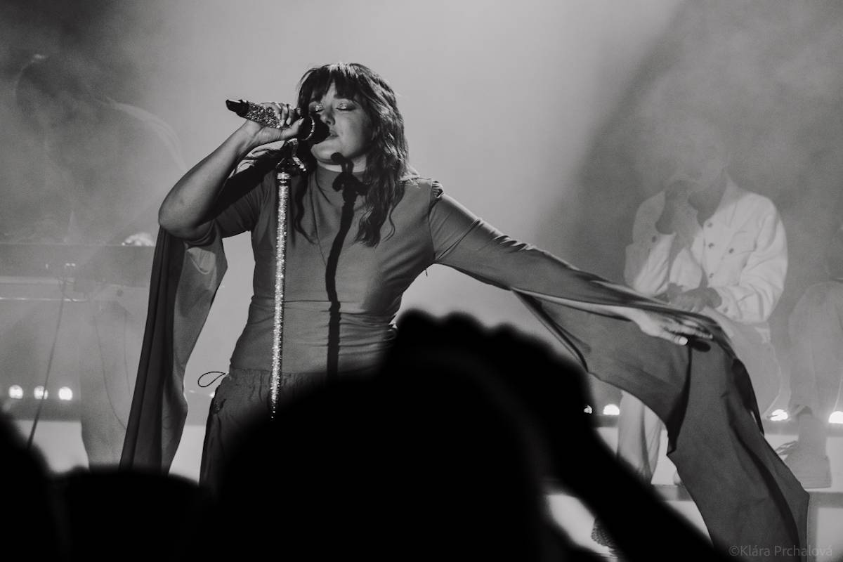 Romantika na Špilberku. Ewa Farna zpívala při západu slunce