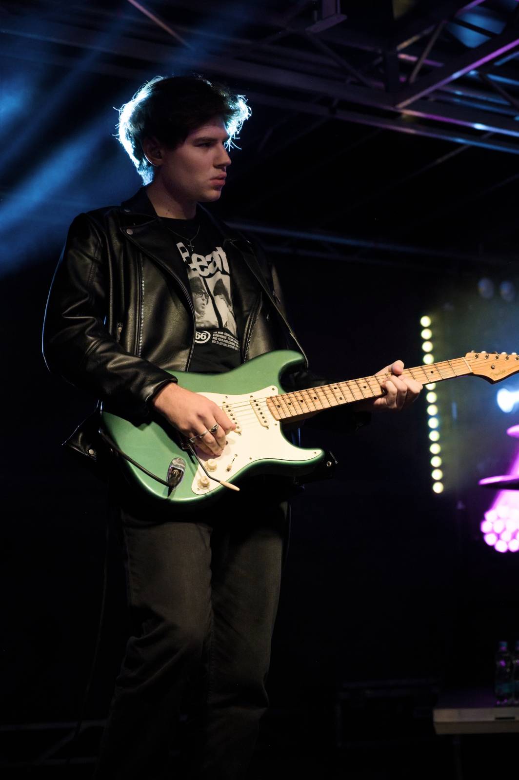 Sofiana Medjmedj přivítal v Plzni jekot nadšených fanynek, na stagi mu přistála spousta plyšáků