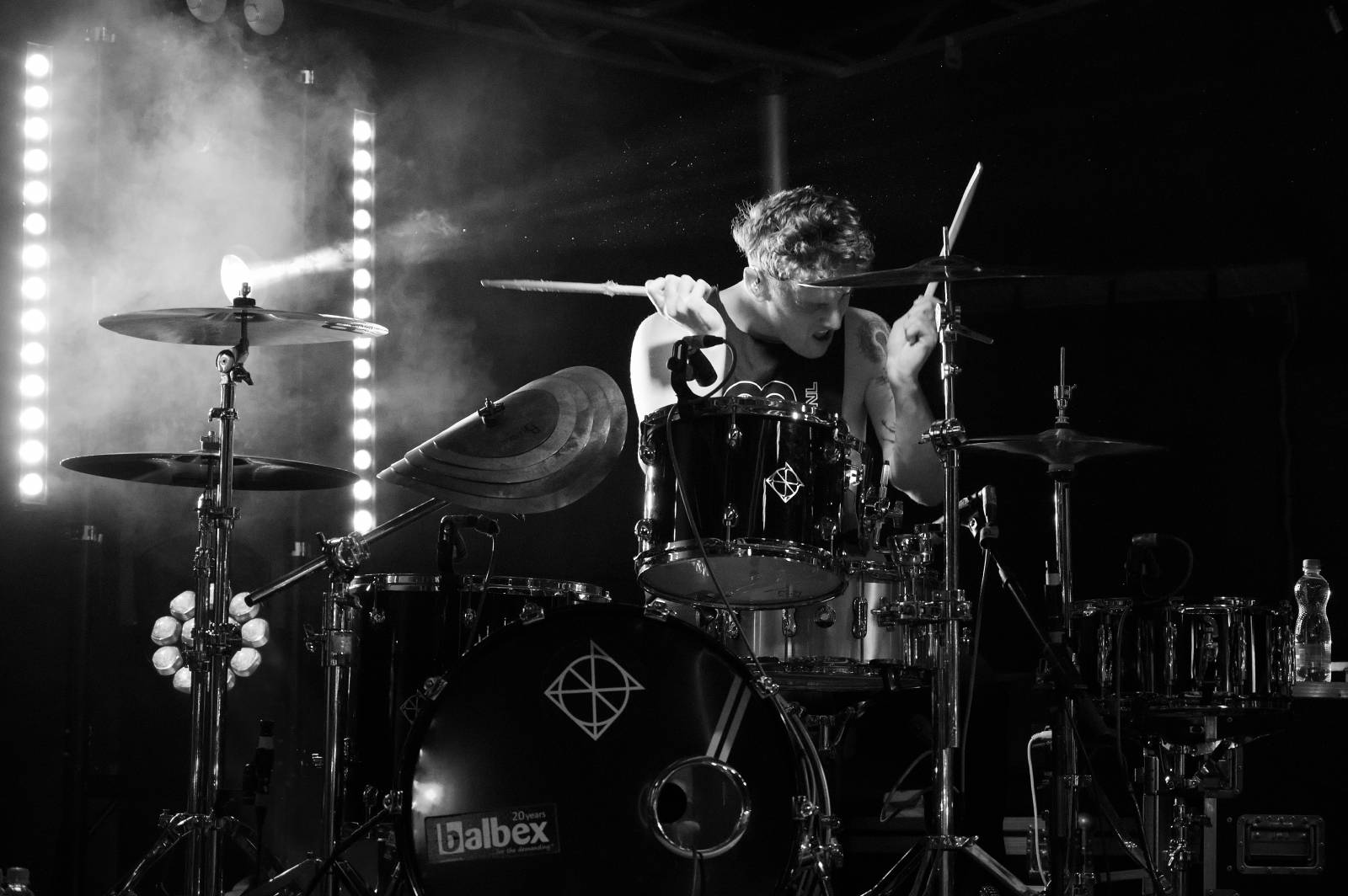 Sofiana Medjmedj přivítal v Plzni jekot nadšených fanynek, na stagi mu přistála spousta plyšáků